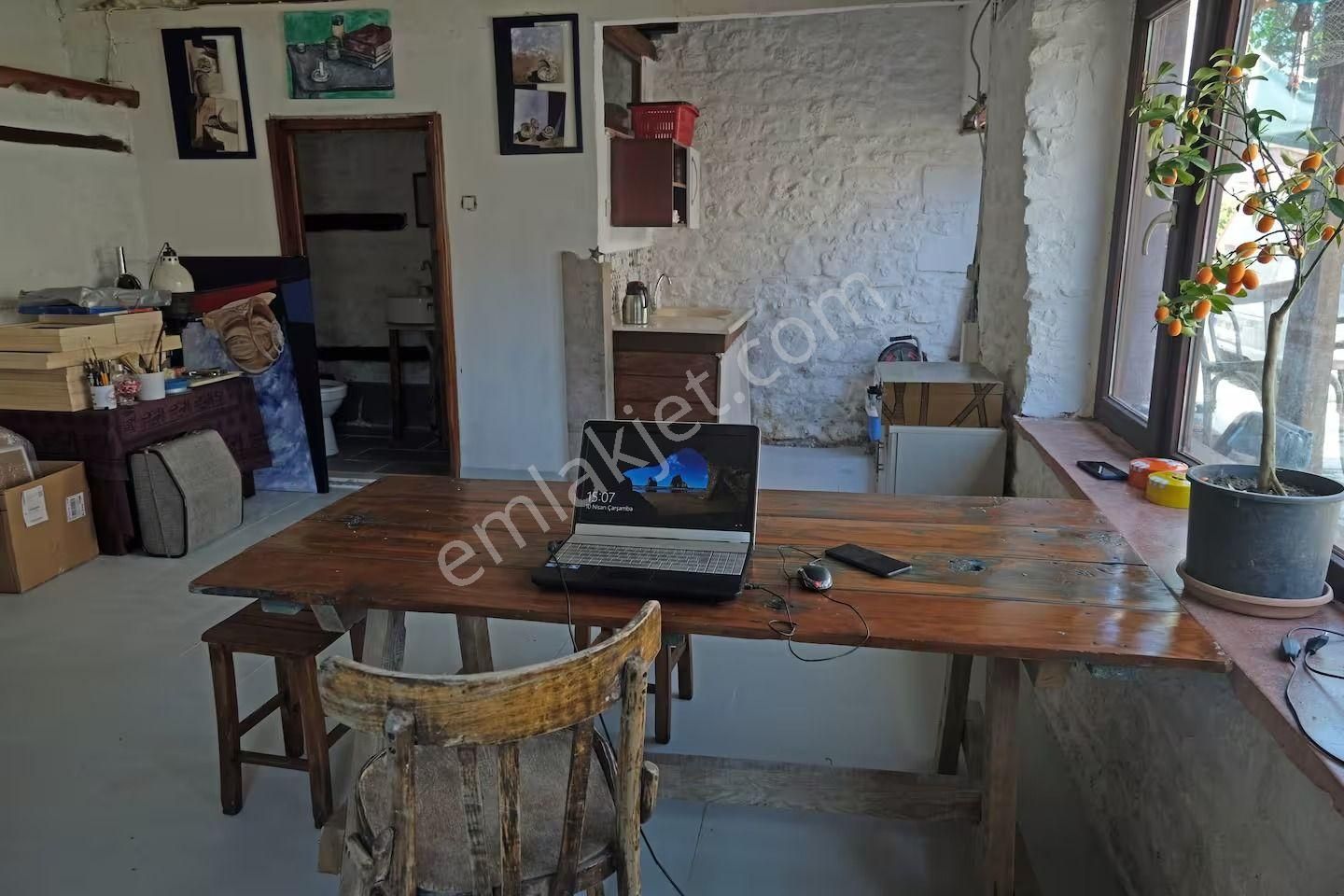 Premar Ayvada'dan Ayvalık Mutlu Köy’de Geniş Bahçeli Müstakil Taş Bina - Görsel 4