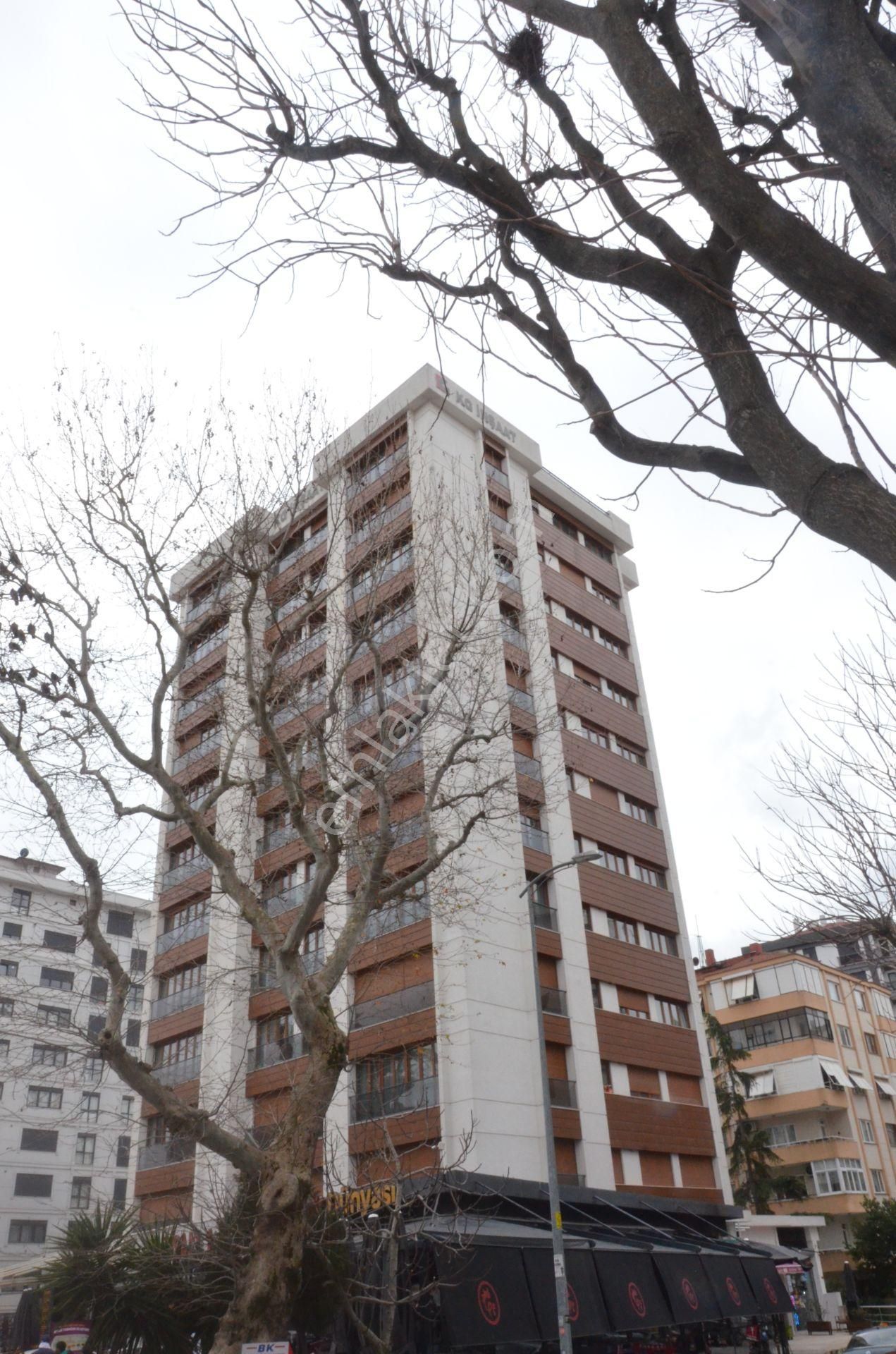 Kadıköy 19 Mayıs Metroya Yakın Kiralık Daire Kazasker Işıklarda 6 Yıllık Binada 4+1 Daire.