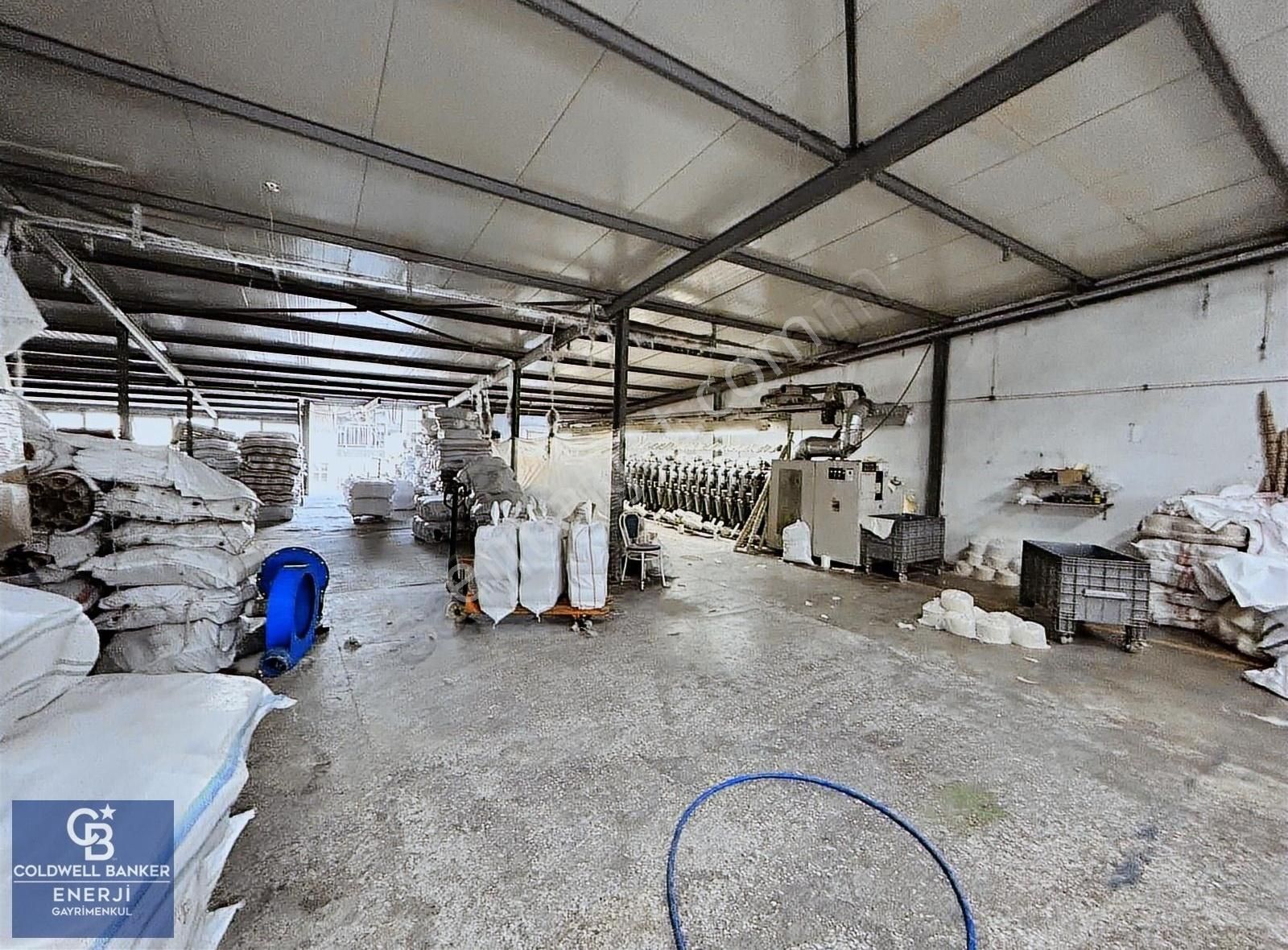 Bayrampaşa'da Satılık 750m2 Depo İmalata Uygun Merkezi Lokasyon - Görsel 2