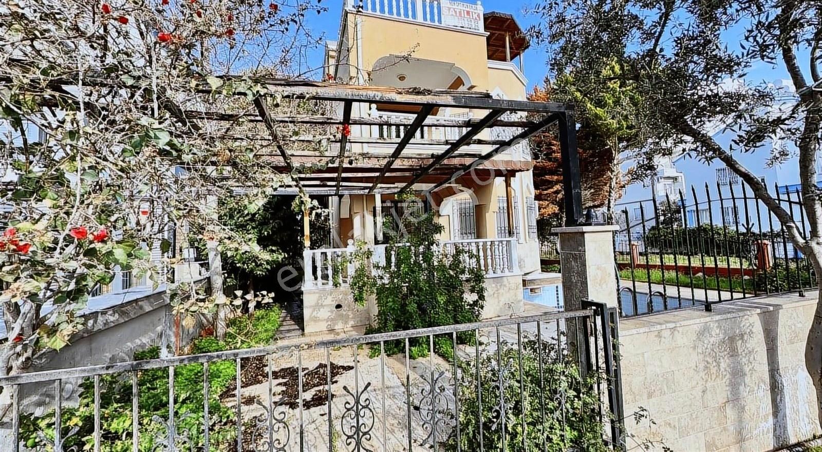 Didim Çamlık Satılık Villa Acill Satılık Didimde Arsa Parasına Satılık Müstakil Villa