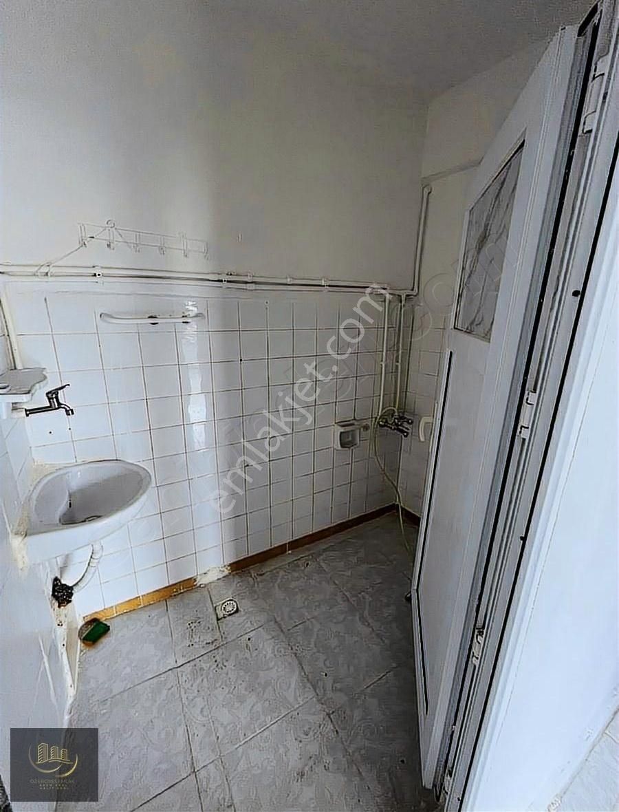 Esenler Fatih Satılık Daire Öz Erciyesten İçi 0 Yapılı Fatih Cad 1.kat 100m² Daire