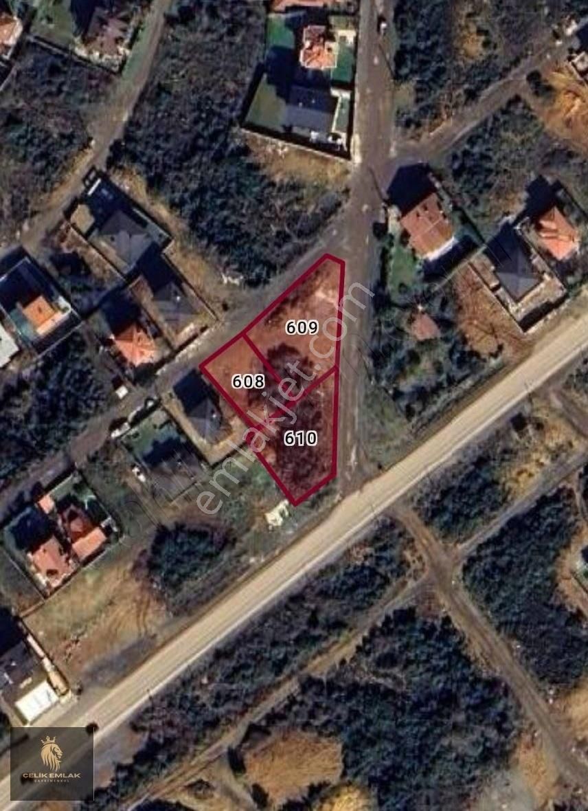 Beykoz Riva Satılık Villa İmarlı Riva Fırsat 3 Adet Cadde Üzerinde Bitişik Köşe Parseller