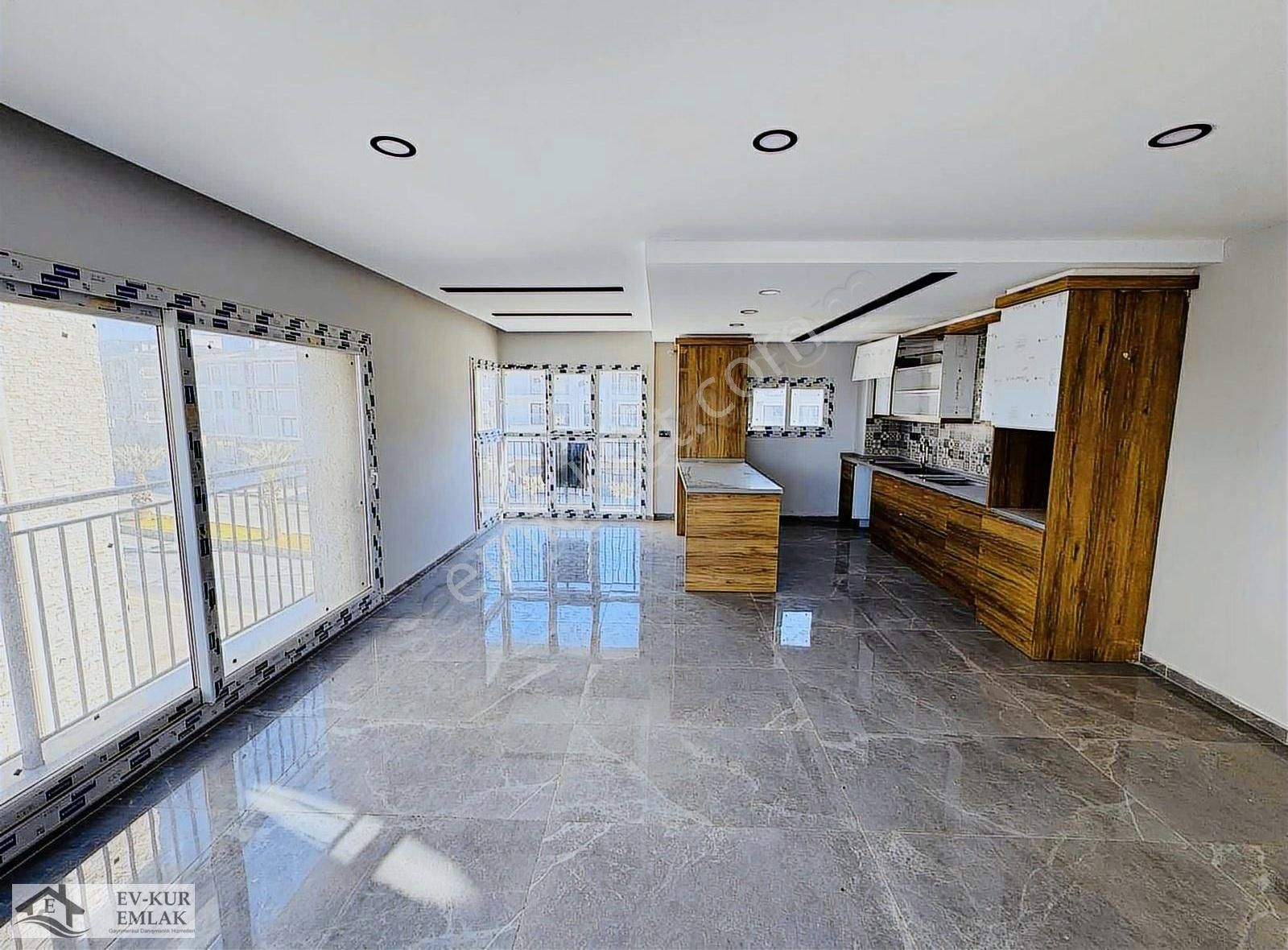 Kuşadası Davutlar Satılık Daire Kuşadası'nda Havuzlu Ara Kat 90m2 Ebeveyn Banyolu 2+1 Daire