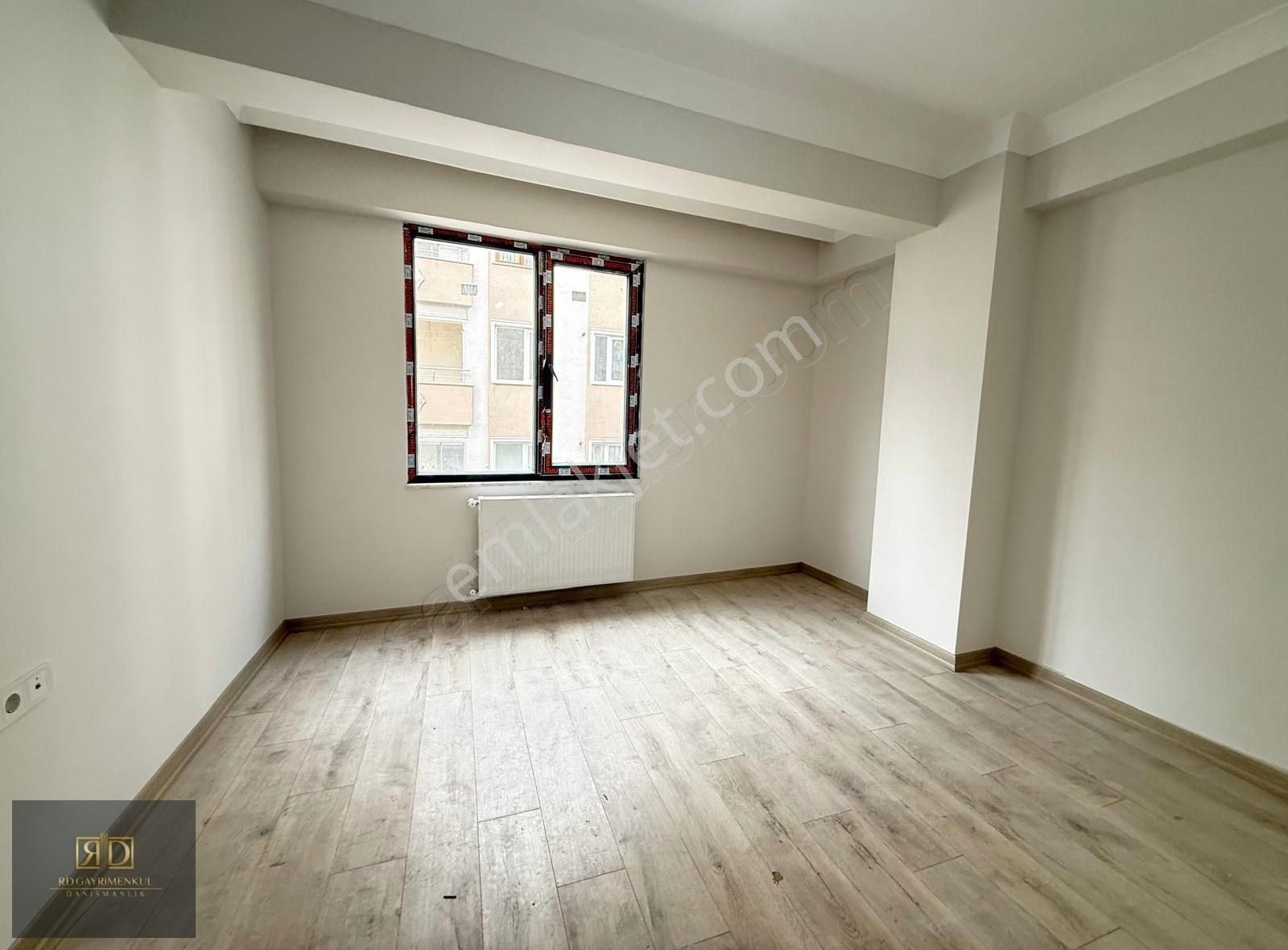 Kağıthane Merkez Satılık Daire Kağıthane Merkez'de 2+1 80 M2 Balkon + Asansör + Otoparklı Dair