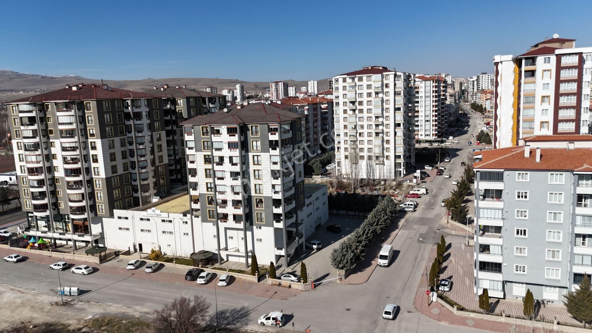 Niğde Merkez Aşağı Kayabaşı Satılık Daire E.gökal Boryolu Caddeye 2.parsel 4+1 Extralı K.otoparklı Satılık