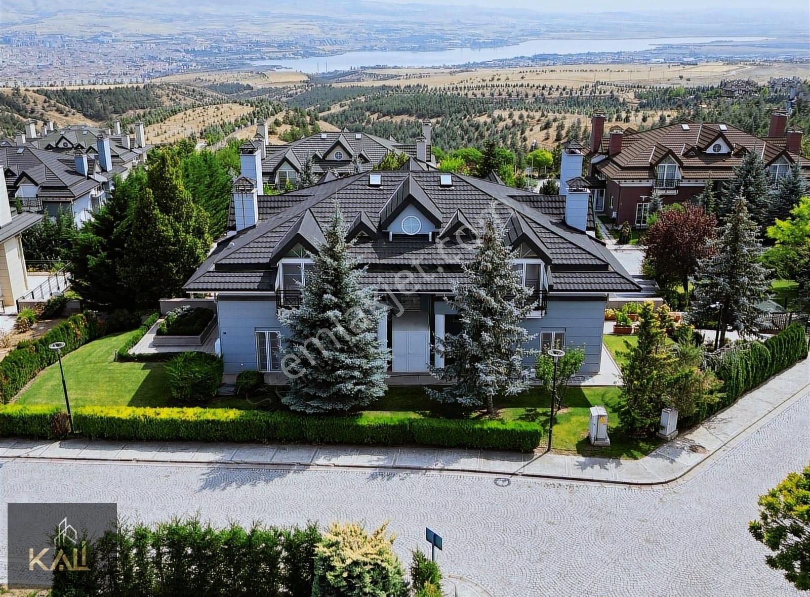 Gölbaşı Taşpınar Satılık Villa Çiçekkent Sitesinde 1.200 M2 Asansörlü Eşsiz Malikane Kali A.ş.