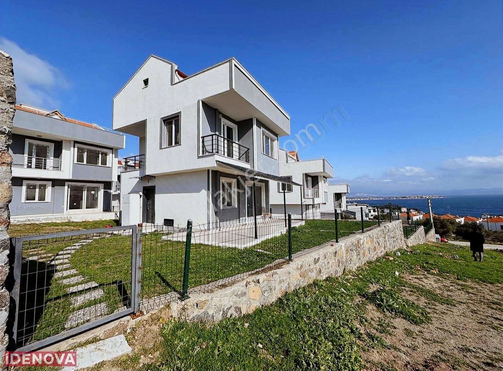 Dikili Çandarlı Satılık Villa İdenova'dan Çandarlı'da Deniz Manzaralı Satılık Müstakil Villa