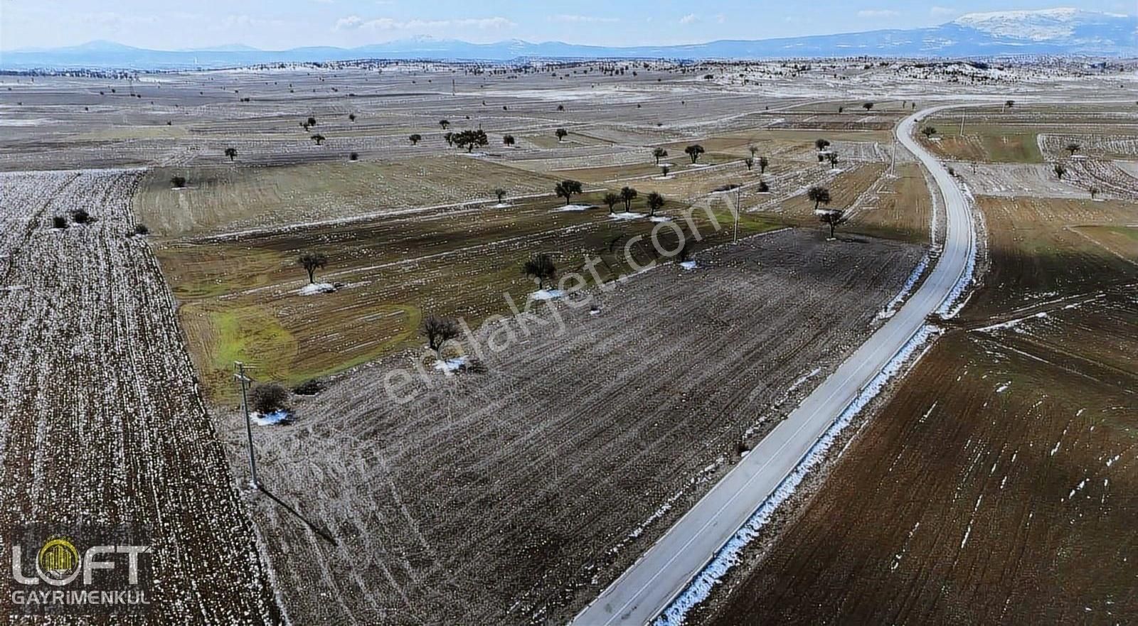 Kütahya Merkez Kırgıllı Satılık Tarla Kütahya Merkez Kırgıllı Köyü Asfalt Cephe Fırsat 9.707m2 Tarla !