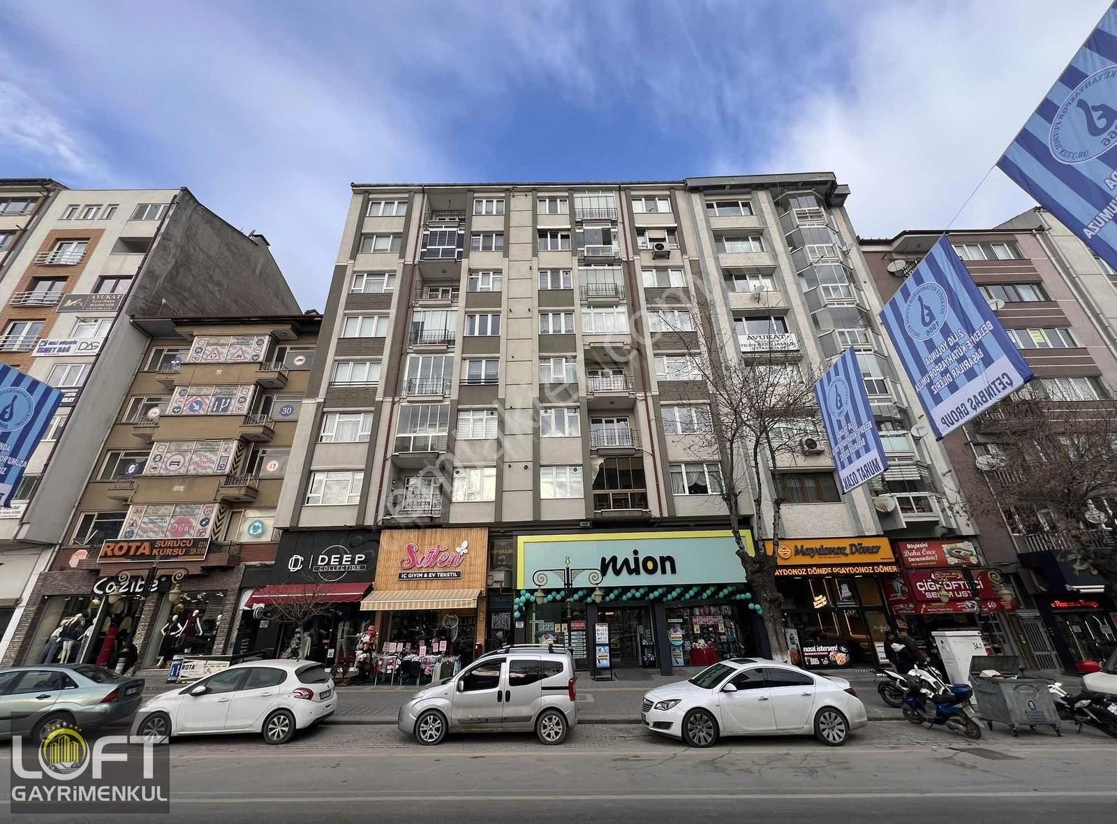 Kütahya Merkez Servi Kiralık Daire Loft Gayrimenkul'den Atatürk Bulvarında Kiralık Arakat 3+1 Daire