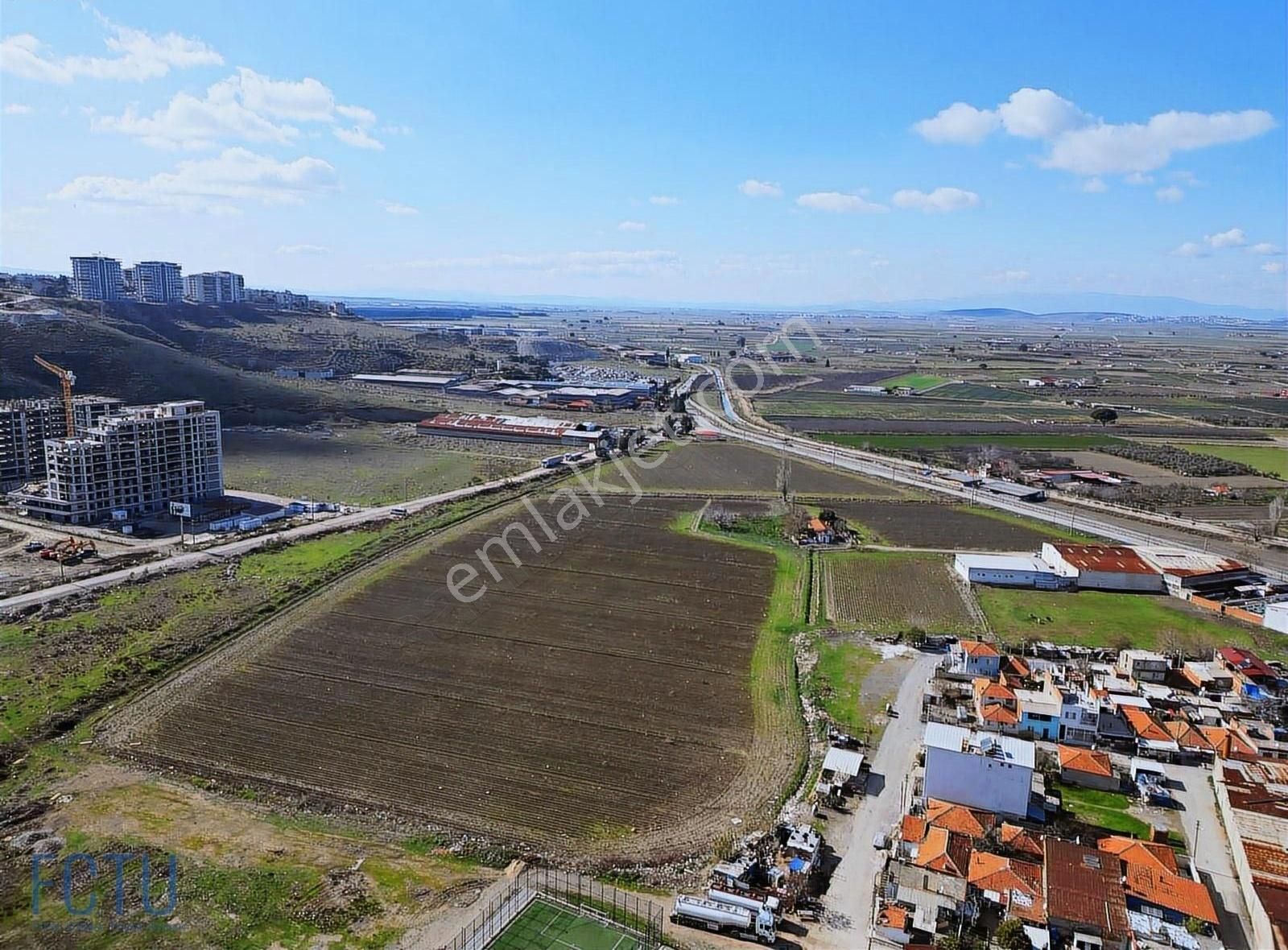 Menemen Kazımpaşa Satılık Ticari İmarlı Siteler Bölgesinde 3 Cephesi Yol Takasa Uygun İmarlı Arsa