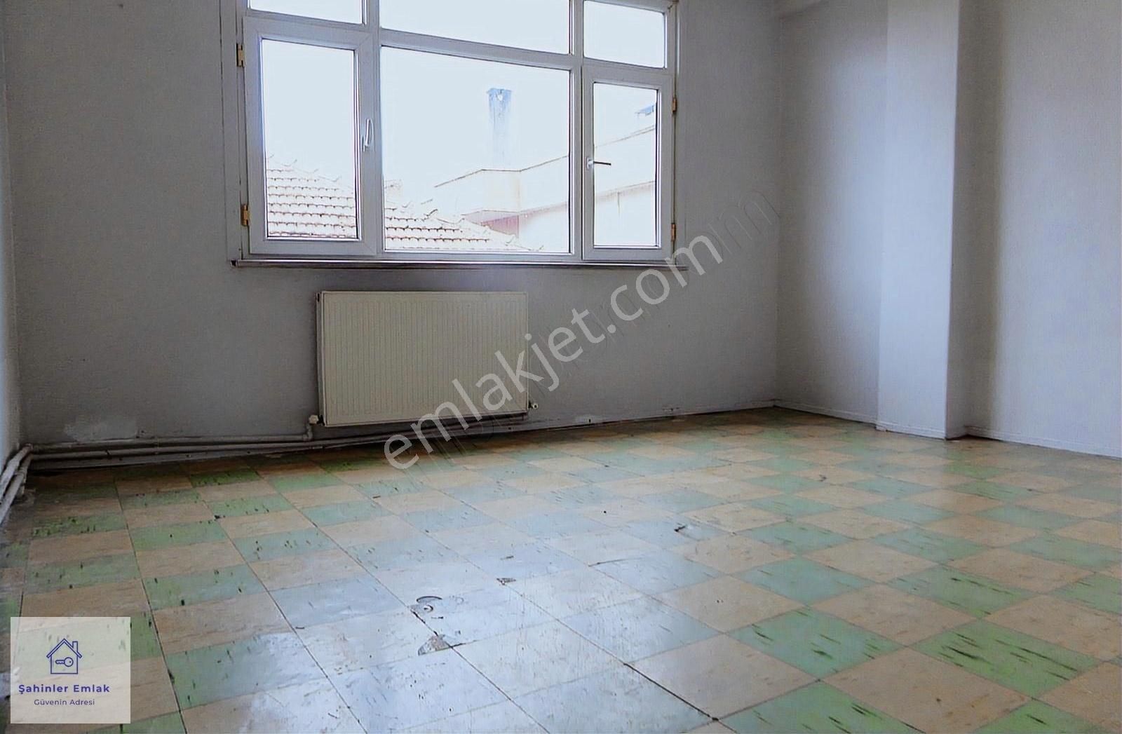 Bağcılar Yıldıztepe Kiralık Daire Bağcılar Yıldıztepe Mh.3+1 120m2 4.kat Kombili İki Balkonlu