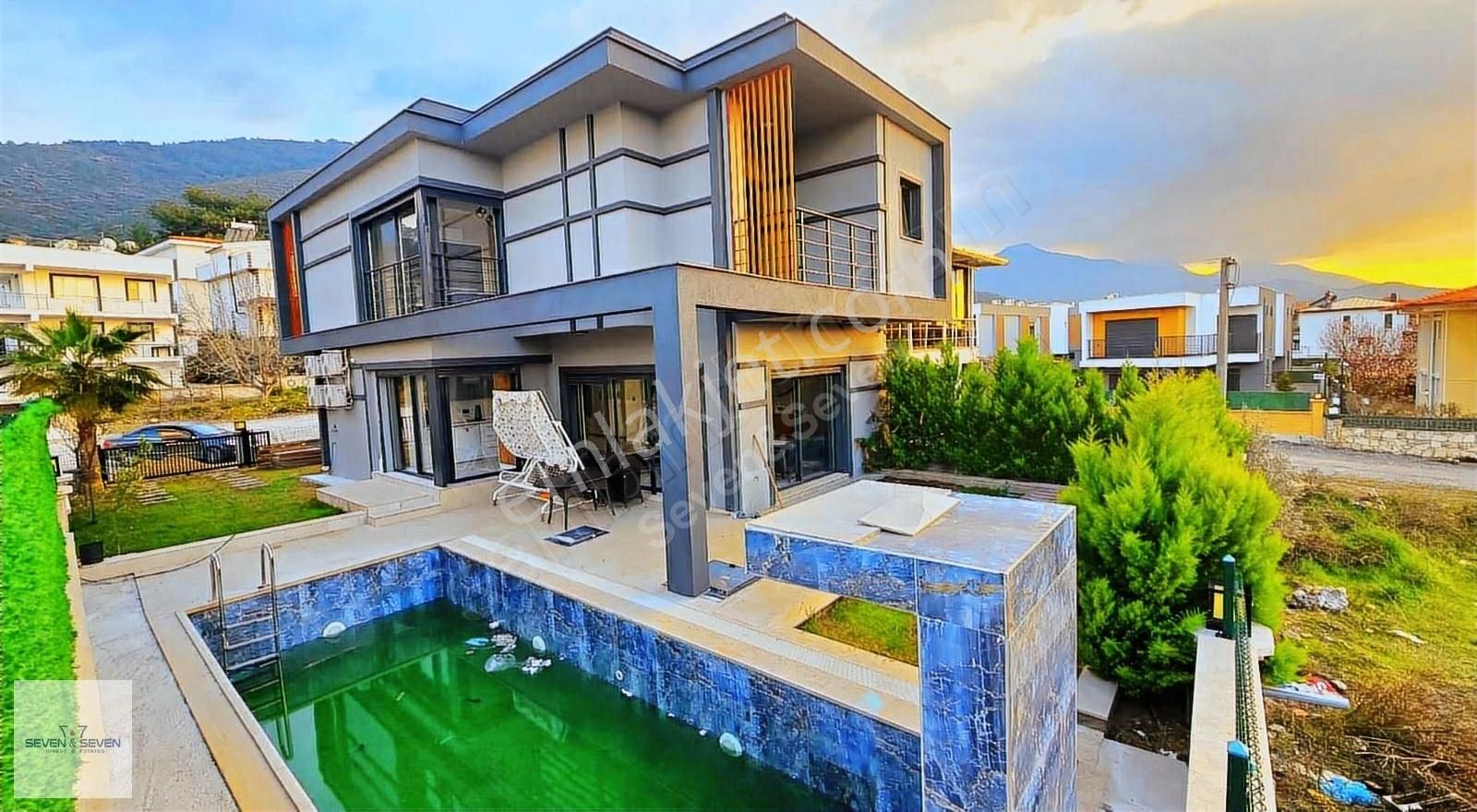 Güzelçamlı'da Özel Havuzlu Eşyalı 4+1 Satılık Müstakil Villa