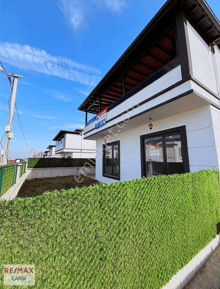 Kartepe Sarımeşe Satılık Villa Remax Çarşıdan Kartepe Sarımeşe Mah. 4+1 Satılık Lüks Villalar