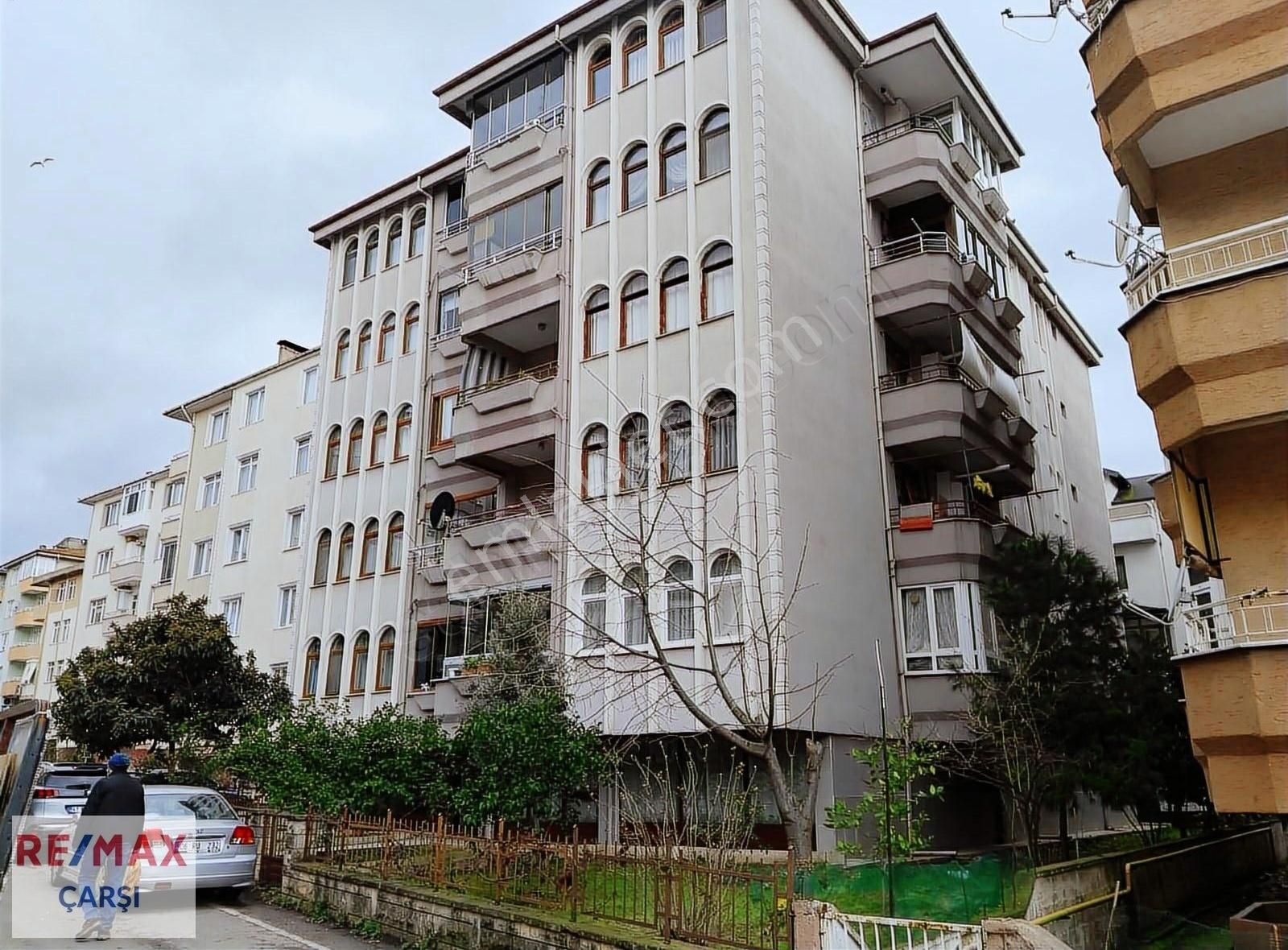 Gölcük Yüzbaşılar Satılık Daire Remax Çarşı'dan Kat Mülkiyetligölcük Değirmendere'de 3+1 Arakat