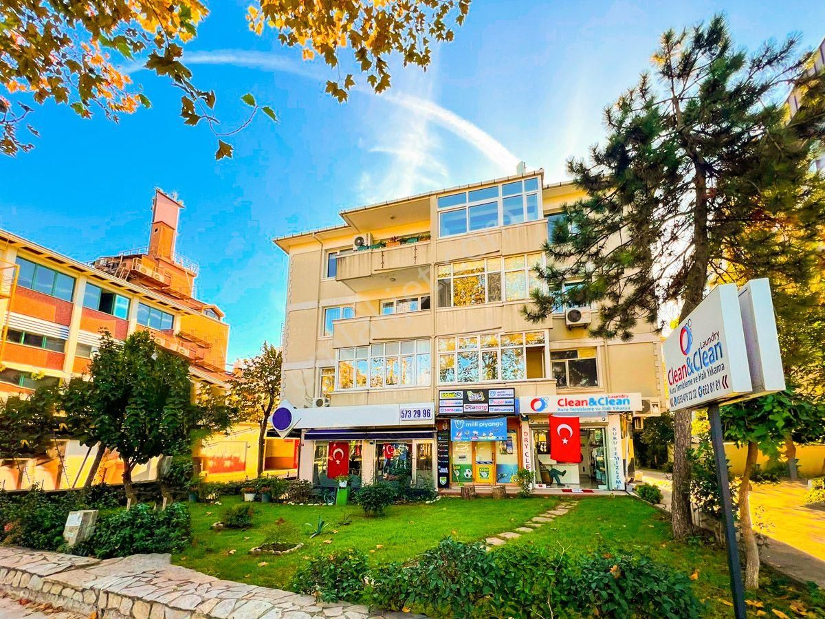 Bakırköy Yeşilyurt Satılık Daire Yeşilyurt Çarşı'da İstasyon Cd. 2+1 110m² Ön Cephe Satılık Daire