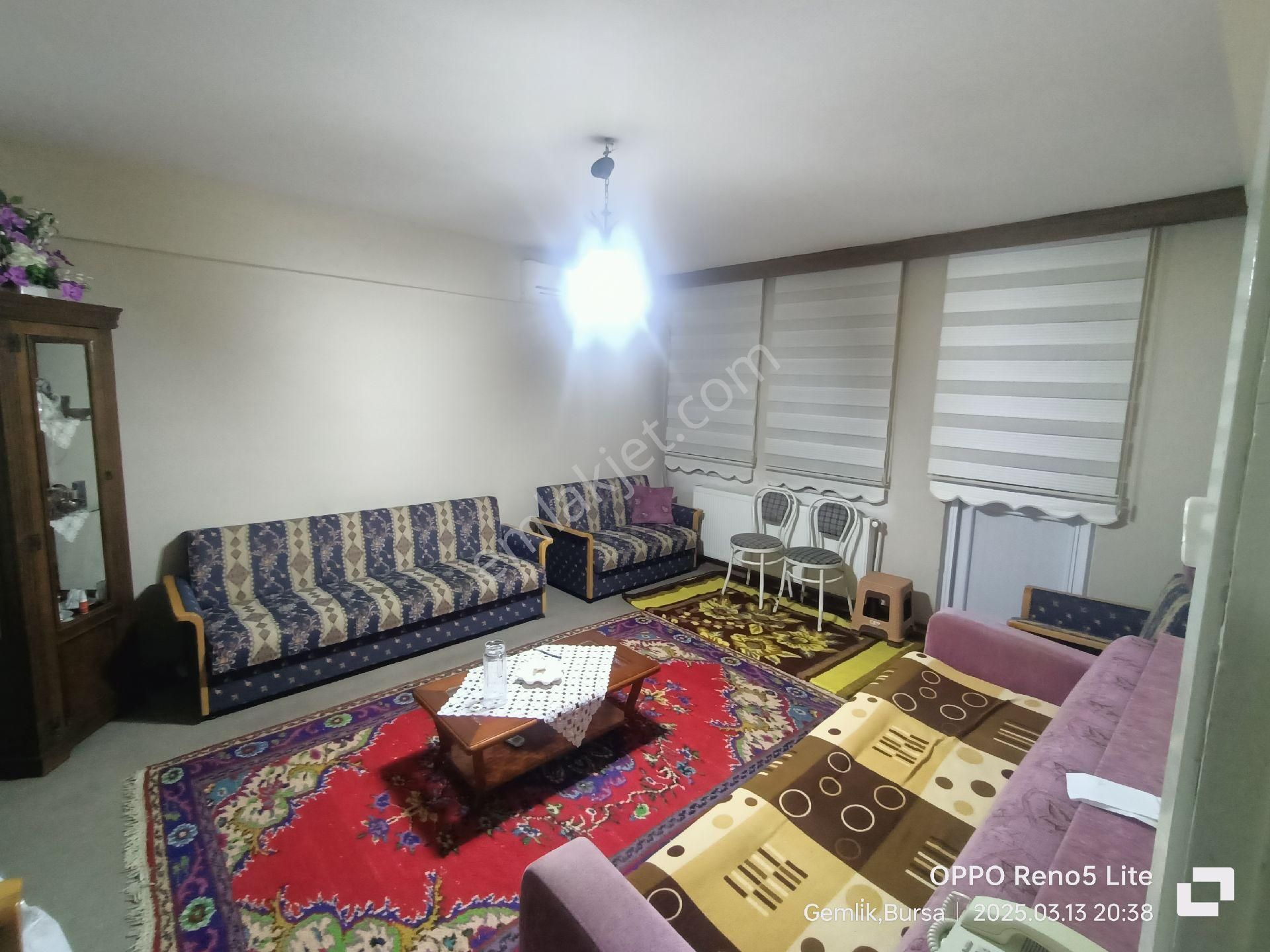 Gemlik Eşref Dinçer Kiralık Daire Gemlik Eskipazar Cad.2+1 Eşyalı .kimbi+klima.1.kat