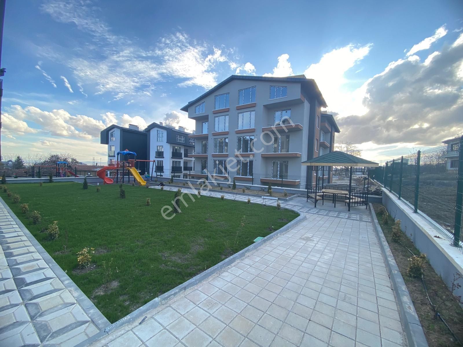 İncek Taşpınar Butik Sitede Lüks Yapılı Kiralık 1+1 Daire - Görsel 2