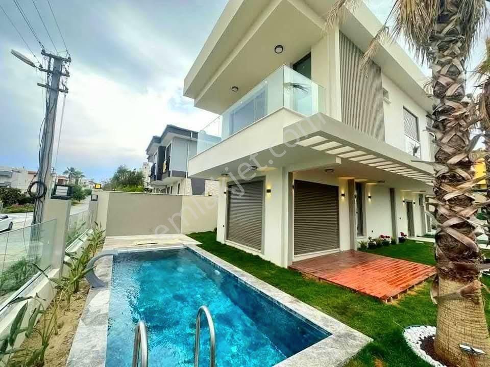 Kuşadası Soğucak Satılık Villa Kuşadasında Özel Havuzlu Ve Otoparklı Tek Müstakil Villa