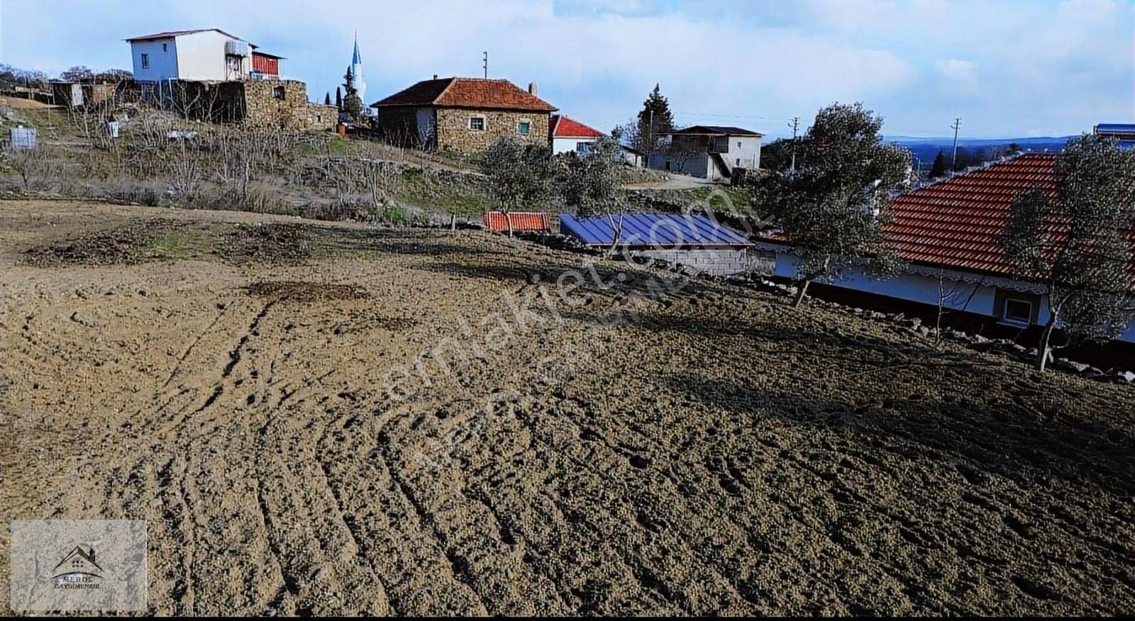 Eşme Güneyköy'de Köy İçinde İmarlı Satılık Arsa - Görsel 25