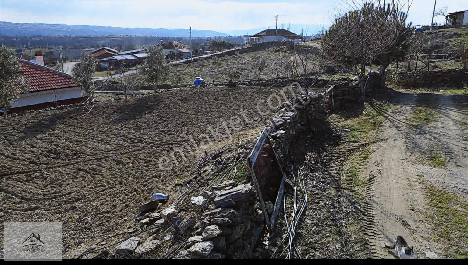 Eşme Güneyköy'de Köy İçinde İmarlı Satılık Arsa - Görsel 8