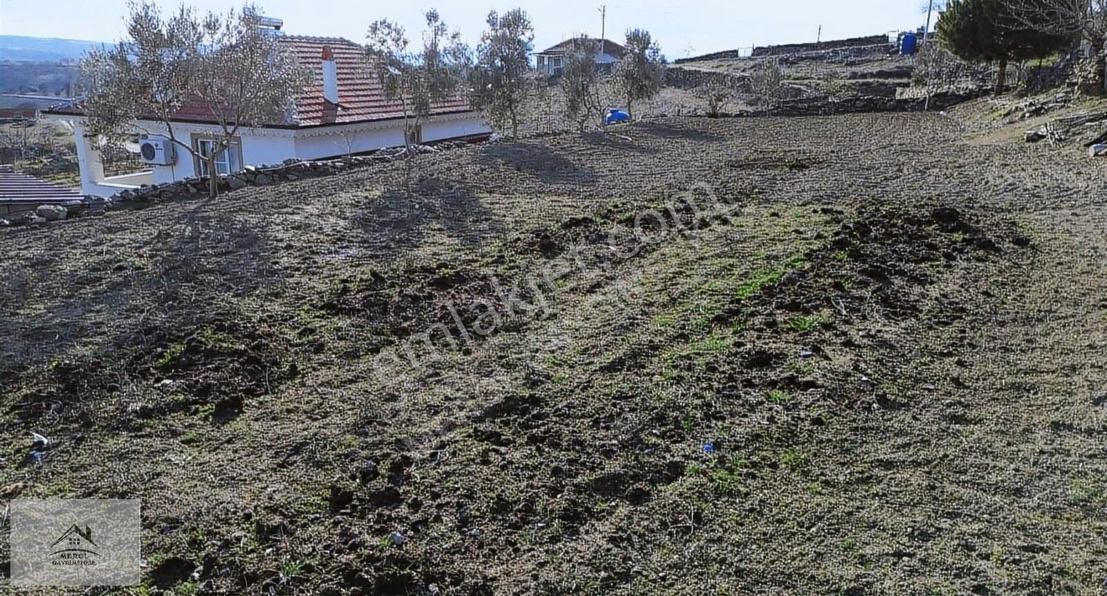 Eşme Güneyköy'de Köy İçinde İmarlı Satılık Arsa - Görsel 3