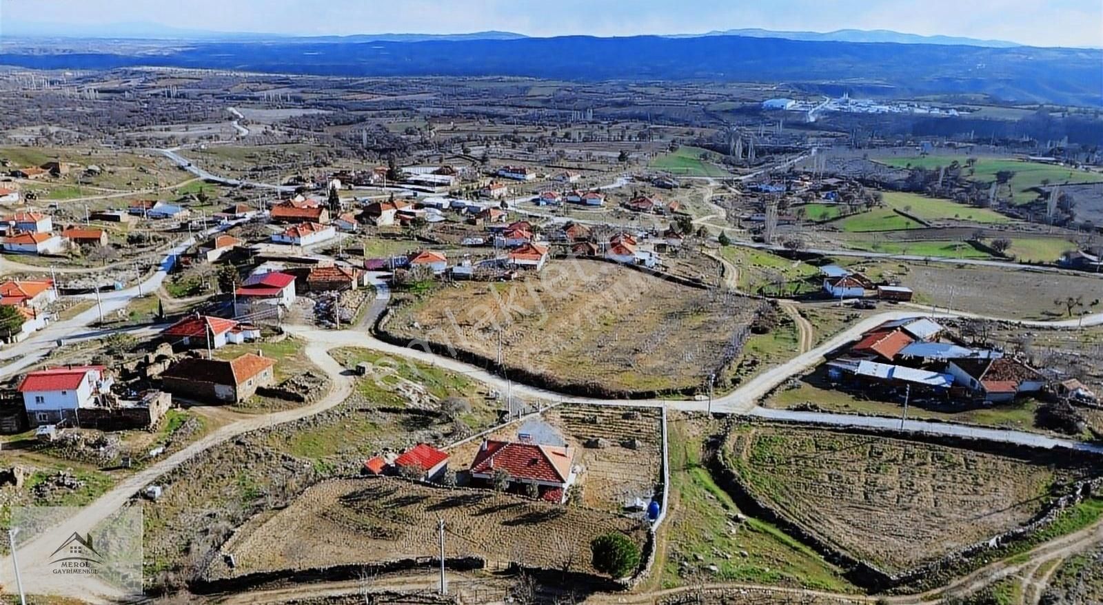 Eşme Güneyköy'de Köy İçinde İmarlı Satılık Arsa - Görsel 6