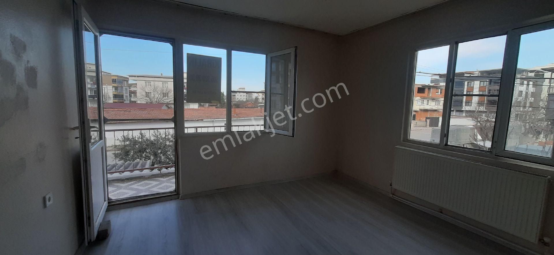 Manisa Akhisar Cumhuriyet Mah. Kiralık 3+1 Kat 2 Daire 12.000