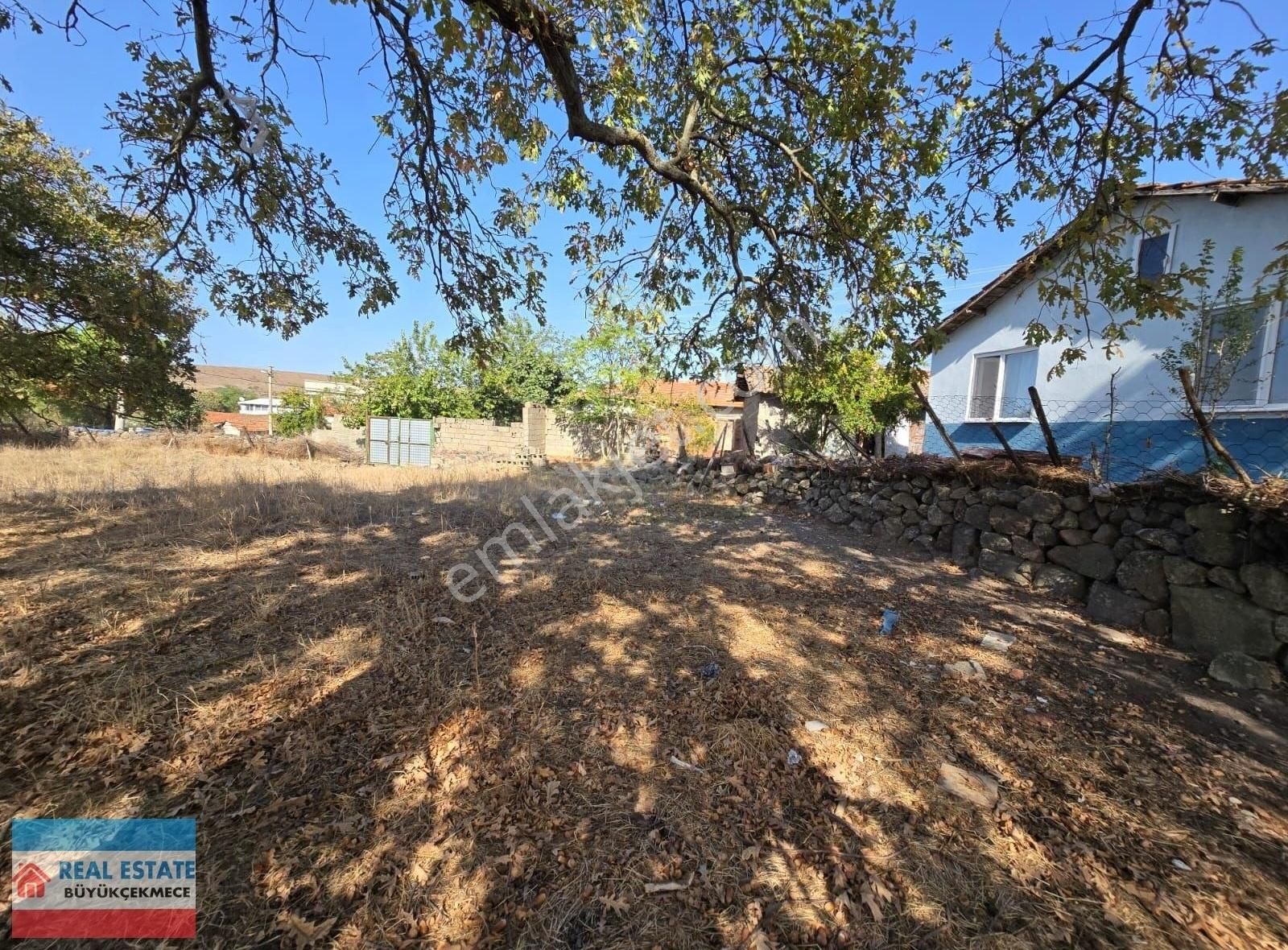 Balıkesir Gönen İlçesi Bostancı Mah. Köy İçinde 1530 M2 Arsa