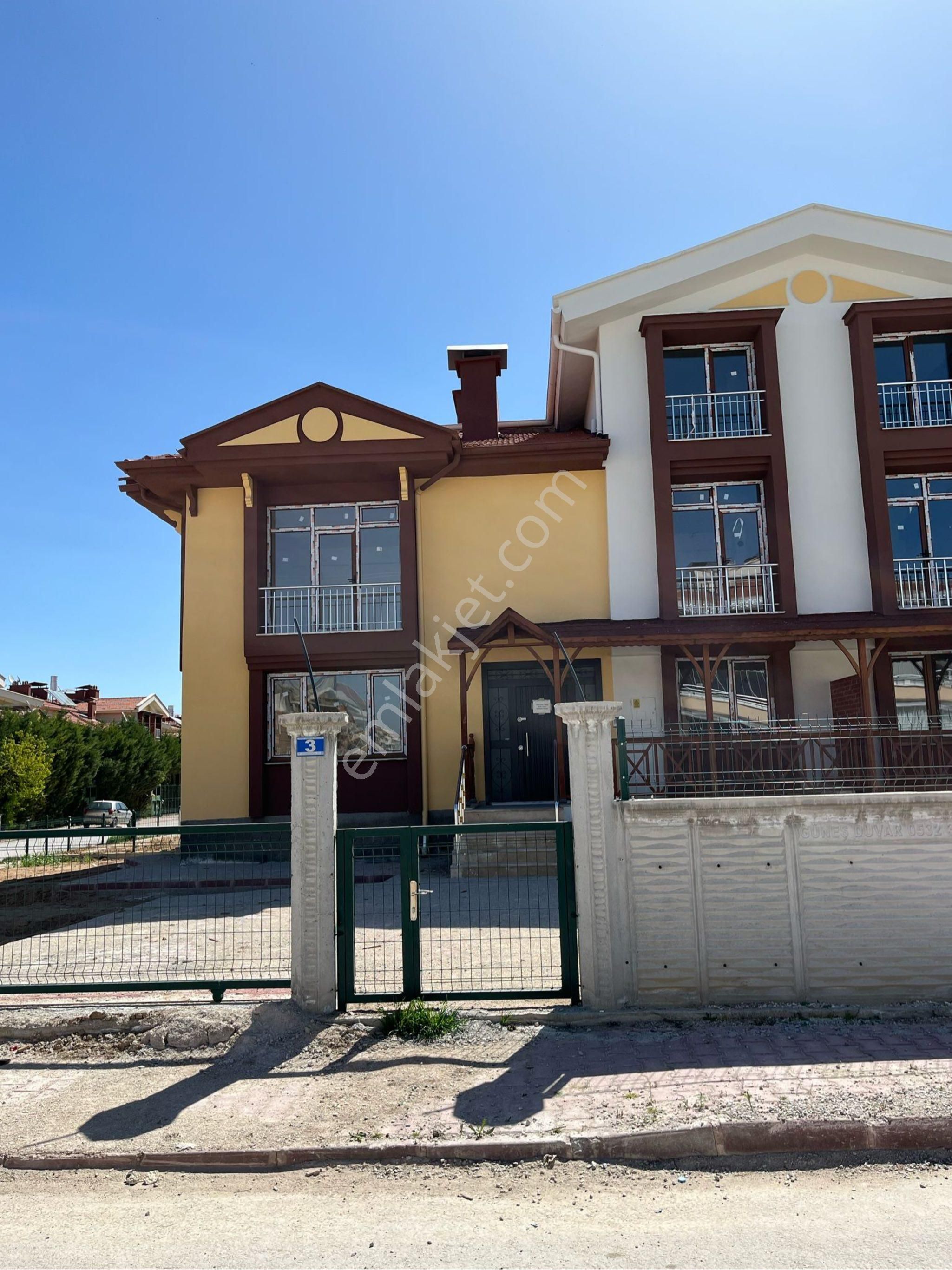 Karatay İstiklal Satılık Villa Mnd Gayrimenkul’den Karatay Bahçeli Evlerde 8+2 Bahçeli Villa