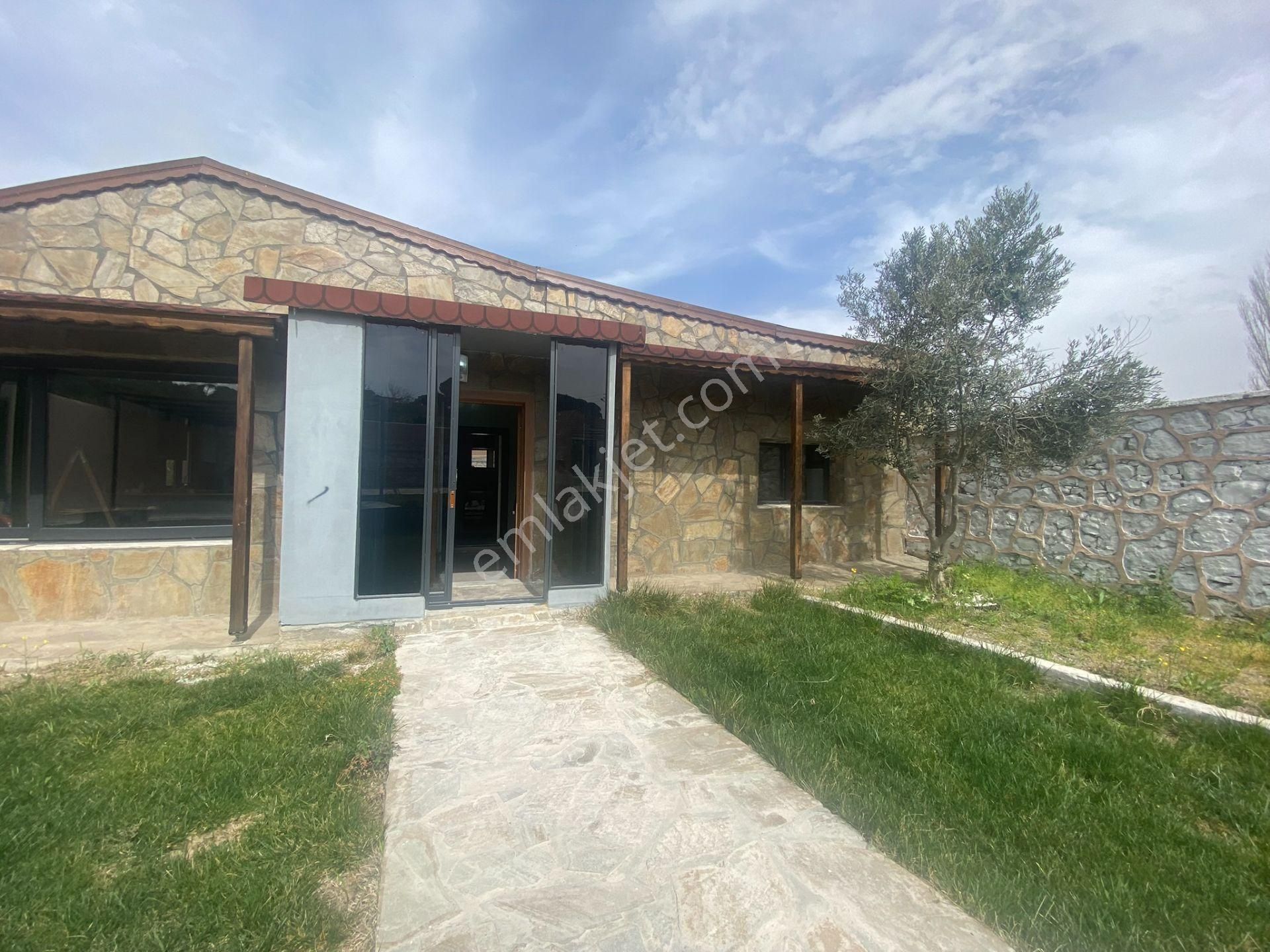 Dikili Güven Emlak'tan Demirtaş Köyünde Acil Satılık Müstakil Taş Ev - Görsel 2