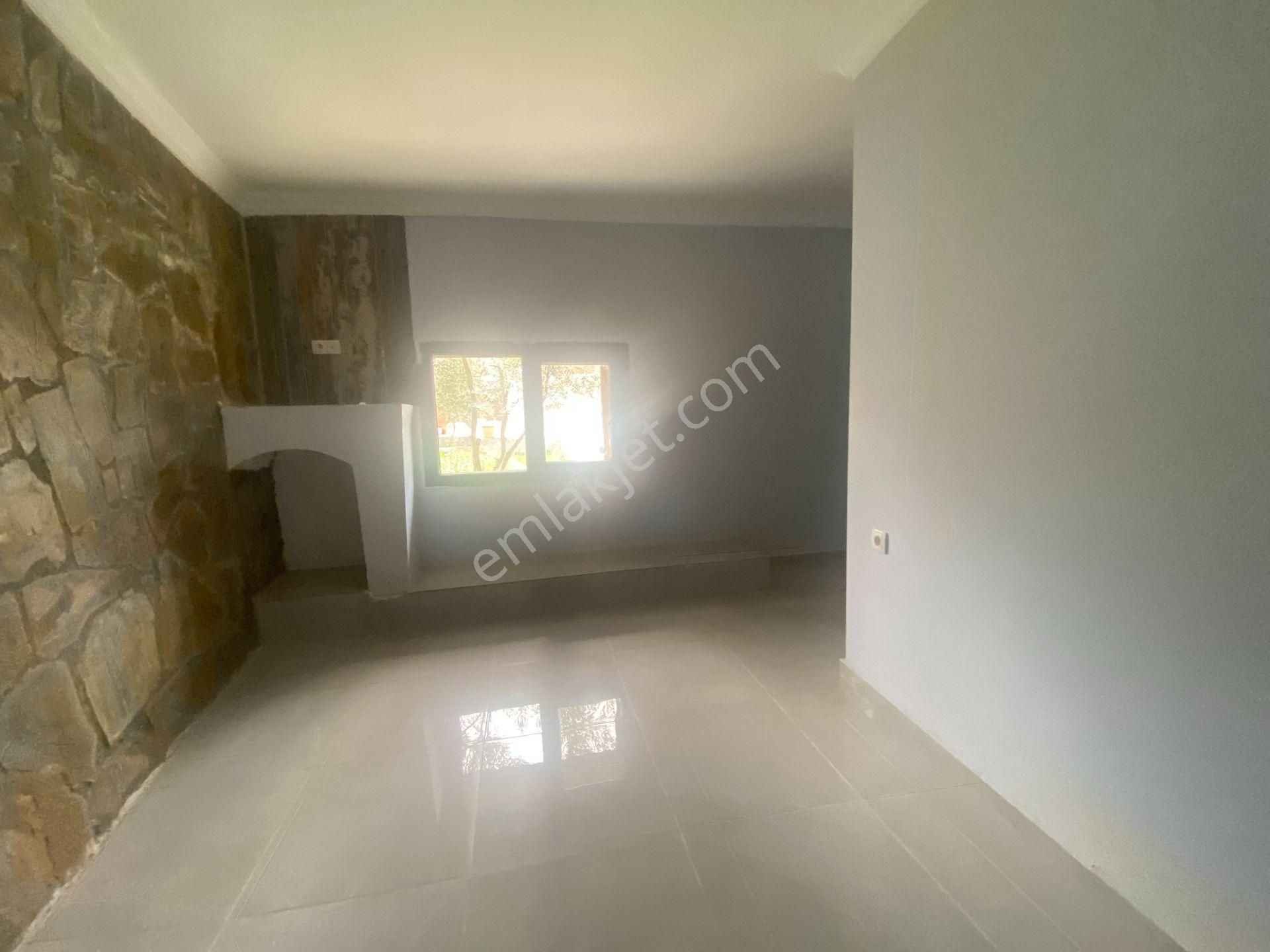 Dikili Güven Emlak'tan Demirtaş Köyünde Acil Satılık Müstakil Taş Ev - Görsel 31