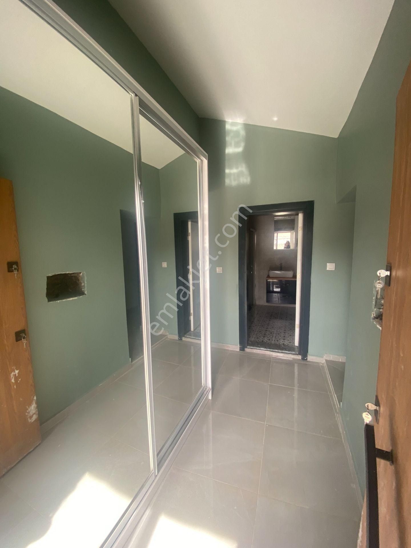 Dikili Güven Emlak'tan Demirtaş Köyünde Acil Satılık Müstakil Taş Ev - Görsel 5