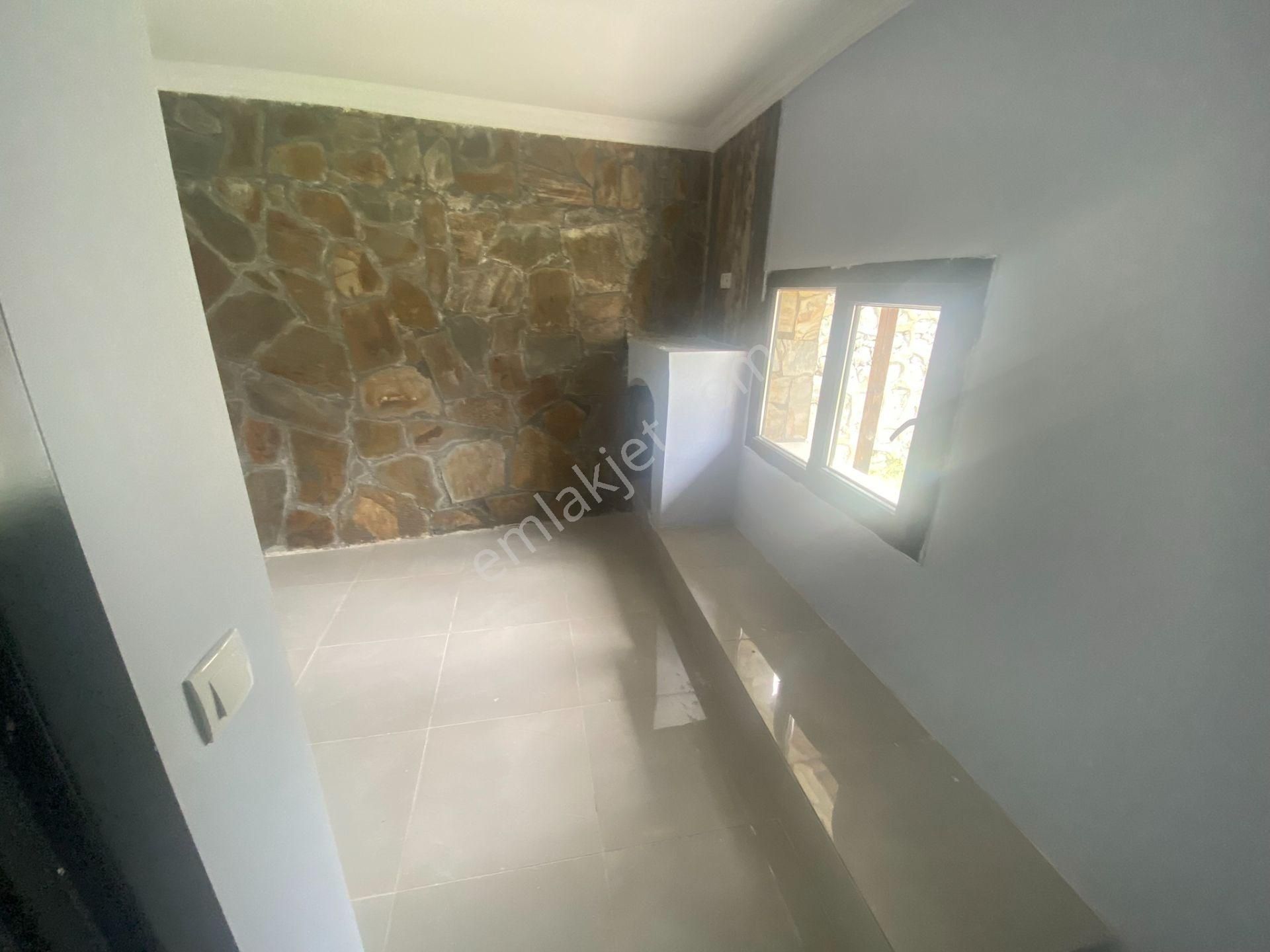 Dikili Güven Emlak'tan Demirtaş Köyünde Acil Satılık Müstakil Taş Ev - Görsel 27