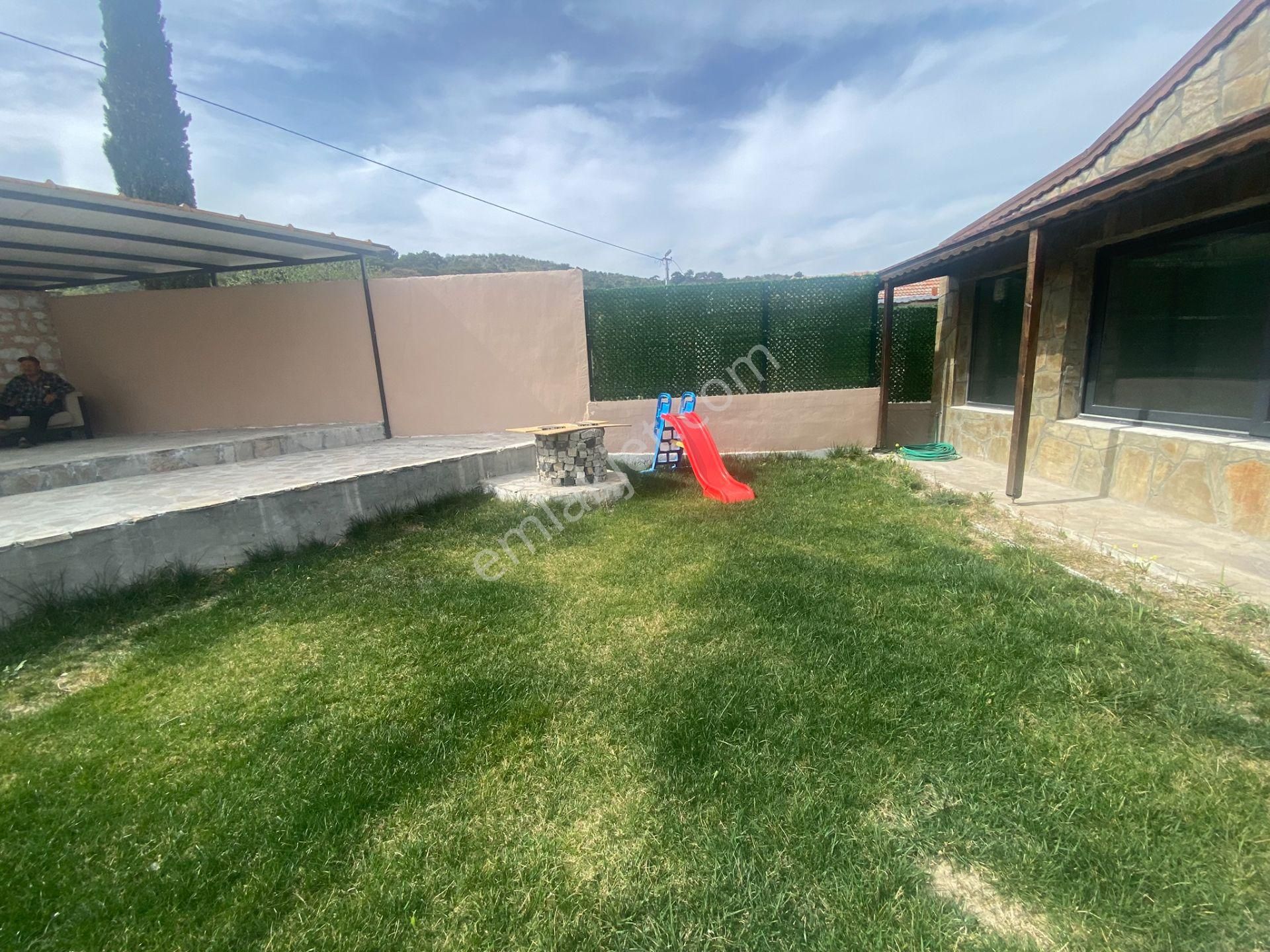 Dikili Güven Emlak'tan Demirtaş Köyünde Acil Satılık Müstakil Taş Ev - Görsel 3