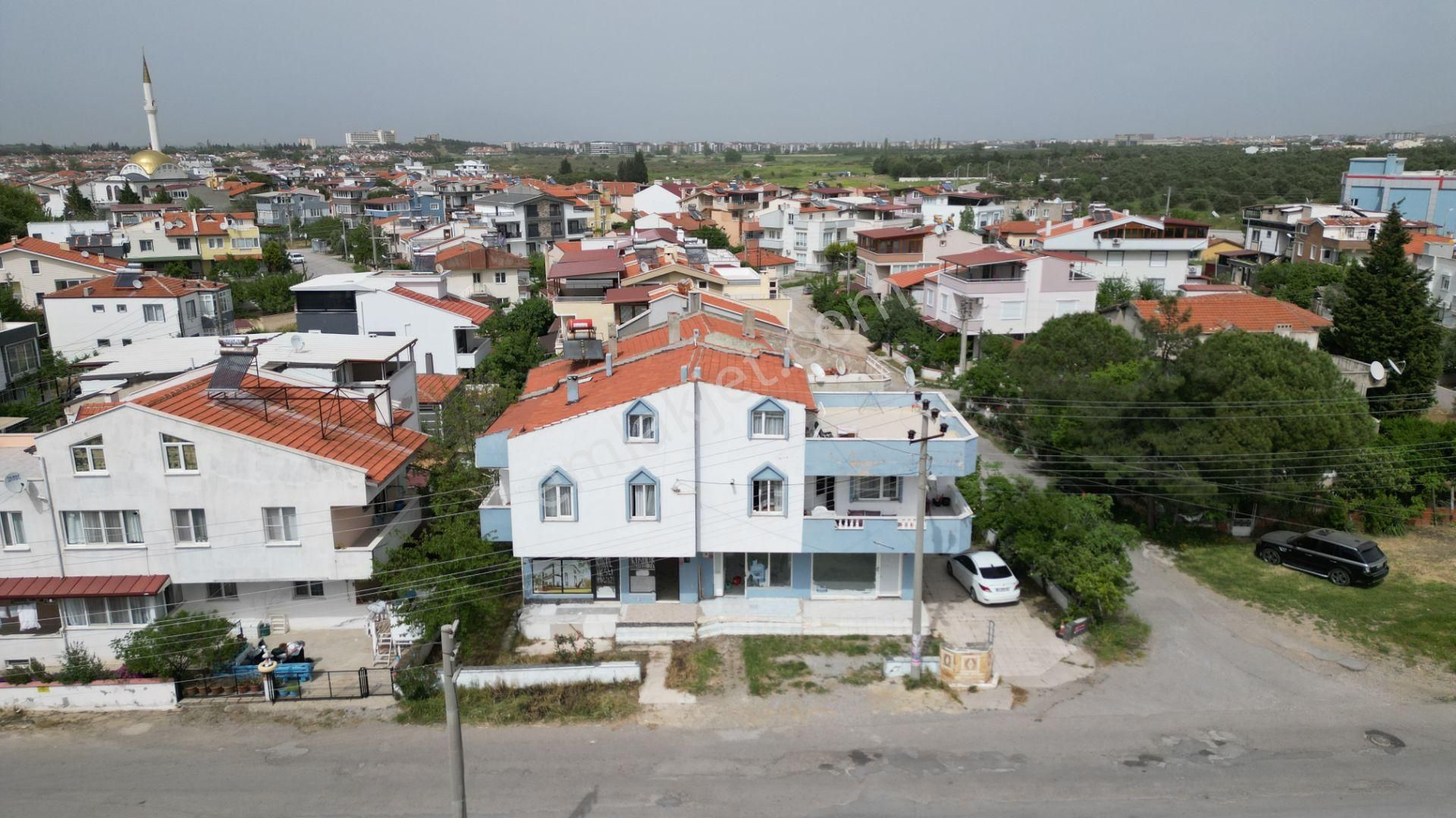 Öğretmenler Mahallesi'nde Satılık 2 Dükkan 2 Daire Komple Bina