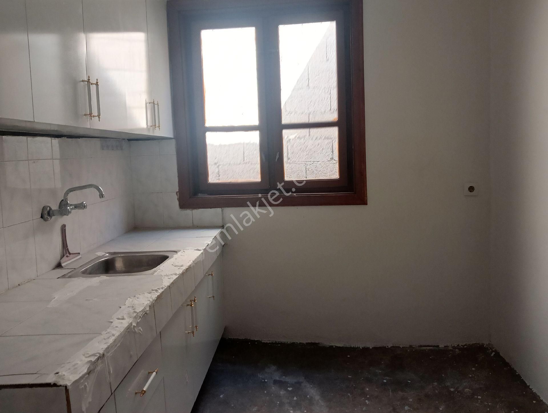 Akyol Gayrimenkul Den Satlık Müstakil Ev Karşıyada 3katlı 1+1 - Görsel 12