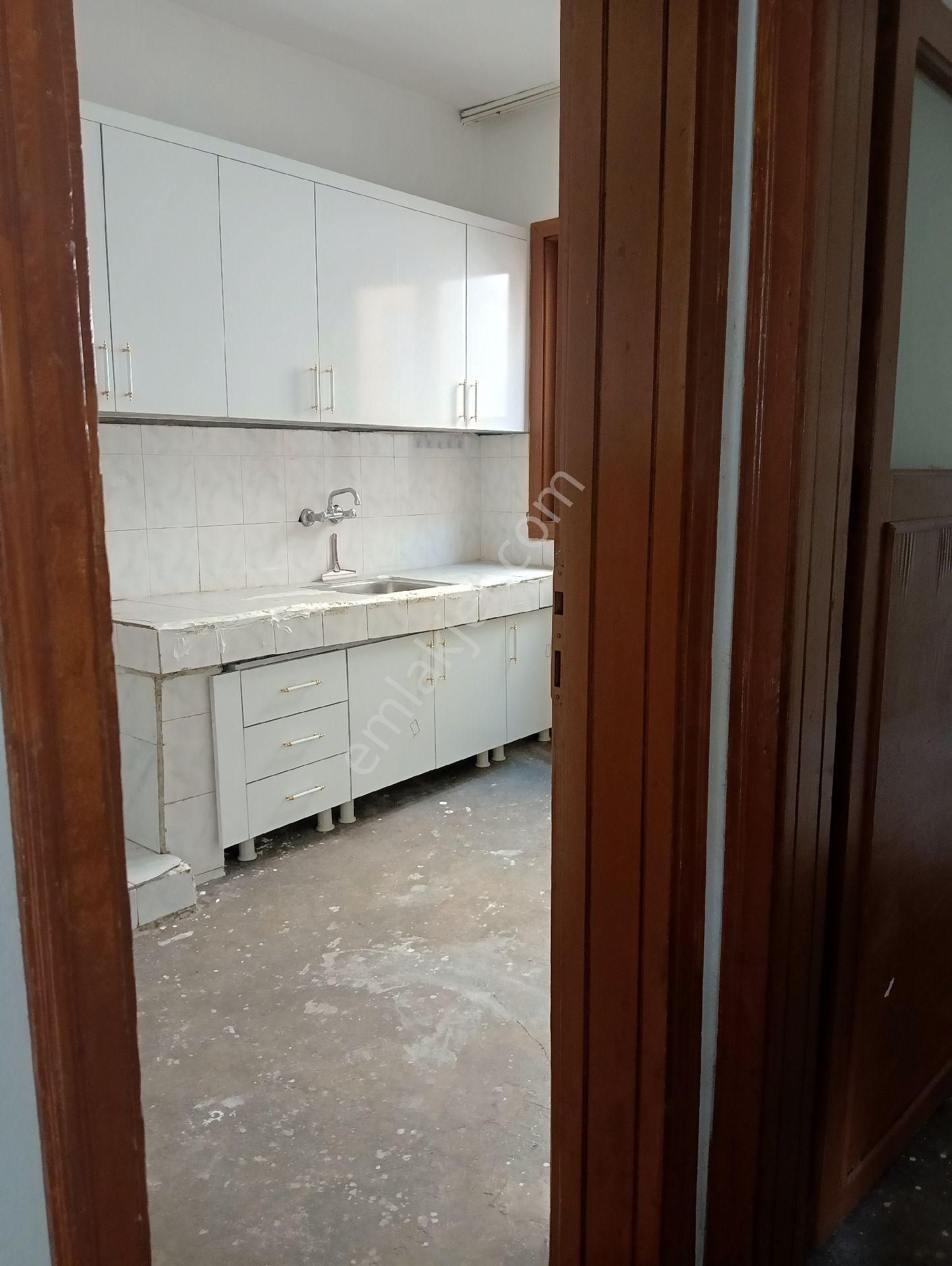 Akyol Gayrimenkul Den Satlık Müstakil Ev Karşıyada 3katlı 1+1 - Görsel 11