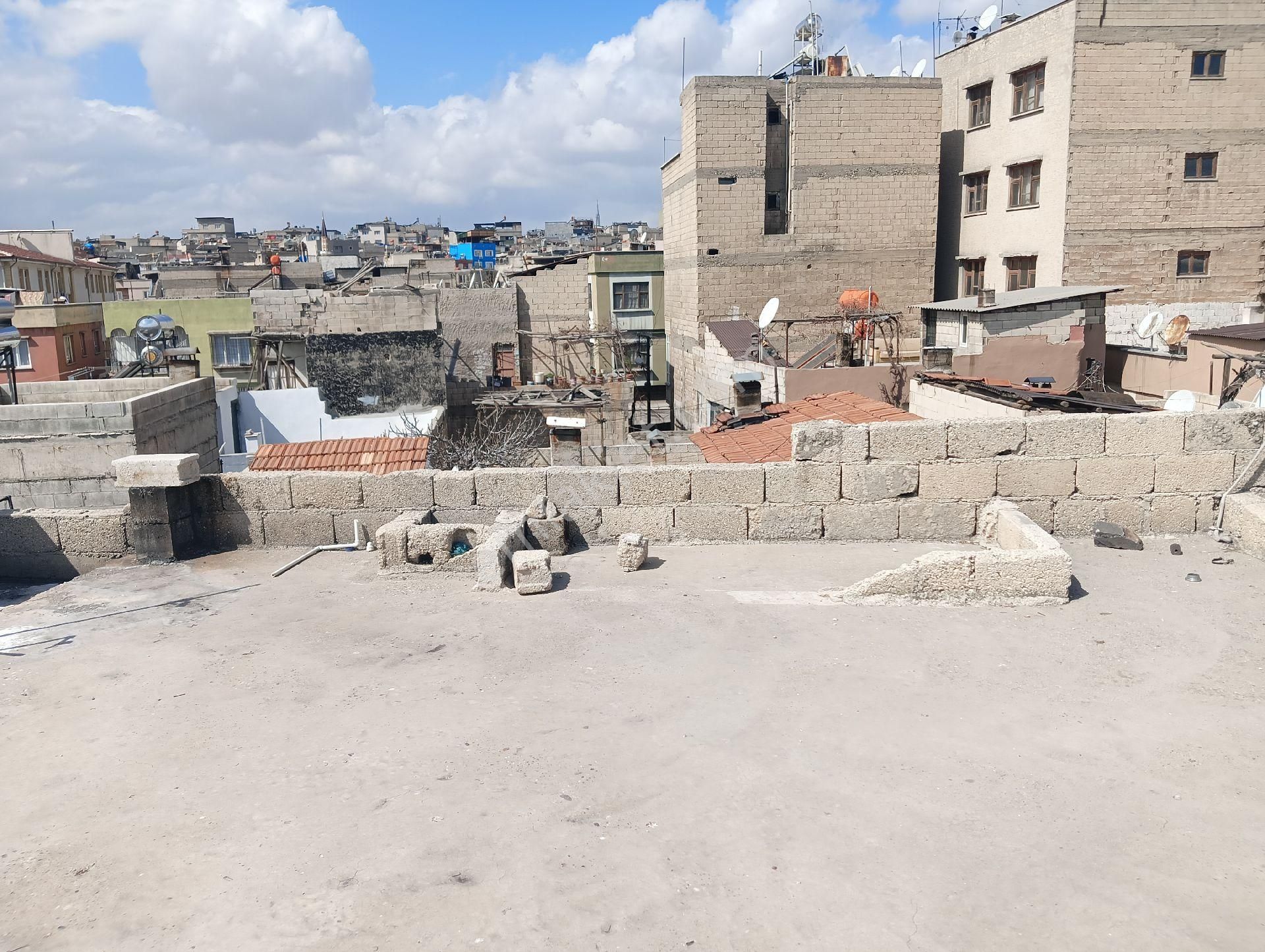 Akyol Gayrimenkul Den Satlık Müstakil Ev Karşıyada 3katlı 1+1 - Görsel 35