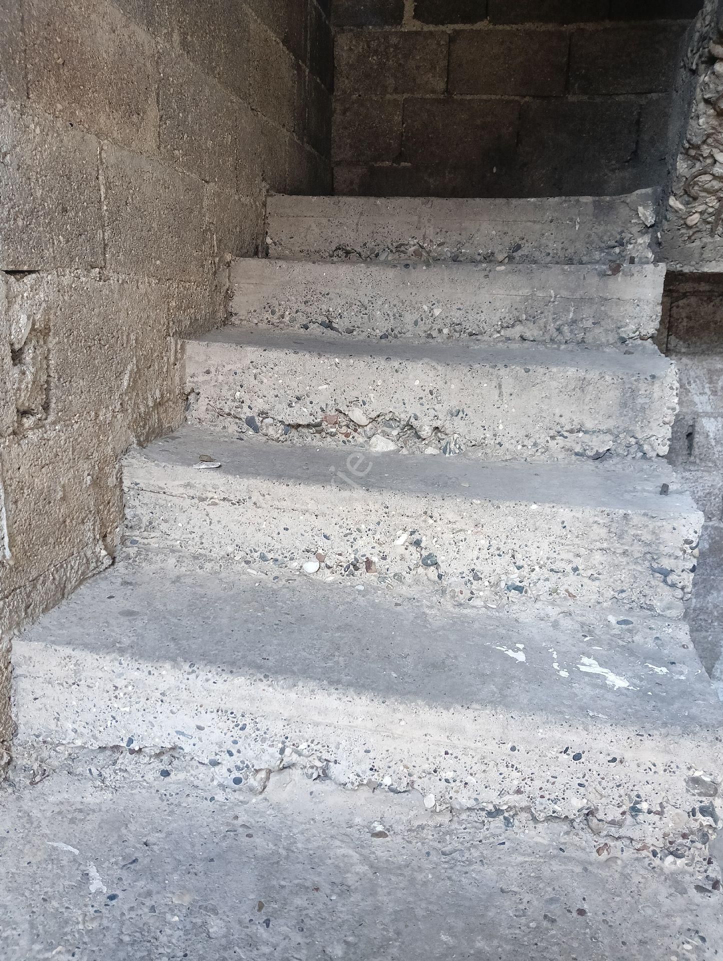 Akyol Gayrimenkul Den Satlık Müstakil Ev Karşıyada 3katlı 1+1 - Görsel 29