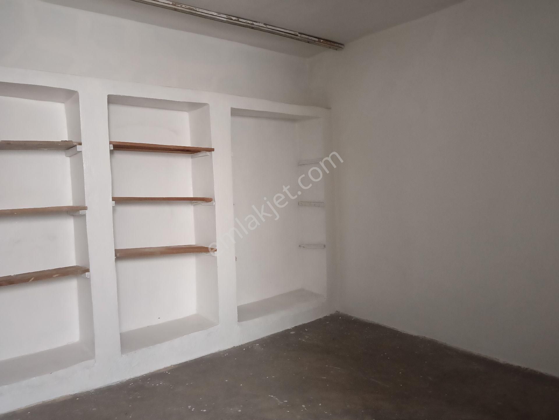 Akyol Gayrimenkul Den Satlık Müstakil Ev Karşıyada 3katlı 1+1 - Görsel 18