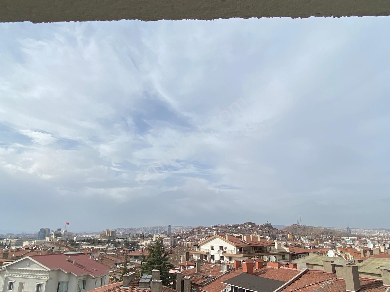 Çankaya Çamlıtepe Satılık Daire Panoramik Manzaralı..!! 50.yıl Parkı Yakını 120 M2 3+1 Yapılı Daire..!!