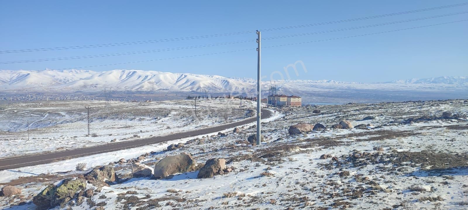 Niğde Merkez Küçükköy Köyü Satılık Villa İmarlı E.gökal Küçükköy!ana Asfalt Üzeri Köşe Parsel 615 M2 Arsa !!