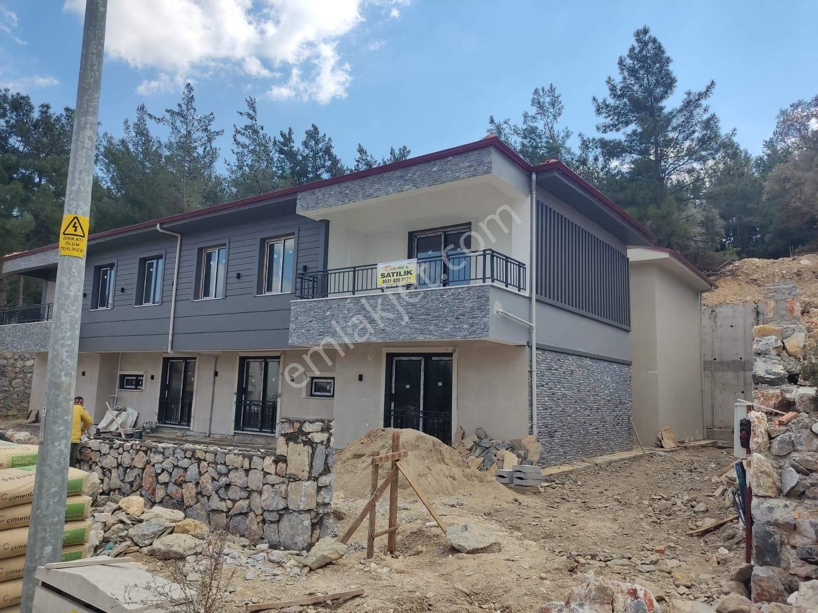 Milas Merkezde Doğa İle İç İçe Geniş 4+1 Dublex Villa