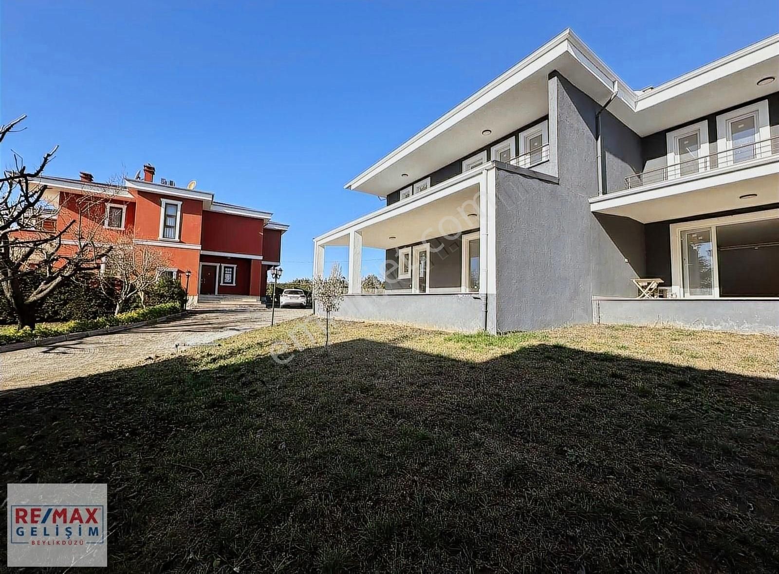 Silivri Kavaklı İstiklal Satılık Villa Silivri Cihantürk Villalarında Satılık 6+2 Triplex Villa