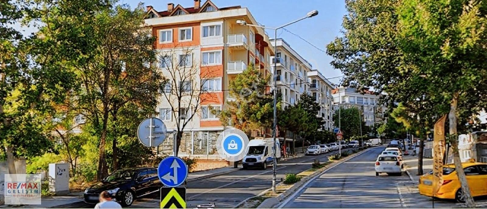 Beylikdüzü Gürpınar Satılık Daire Gürpınar Mahallesi Hasan Tahsin Caddesinde 3. Kat Satılık Daire