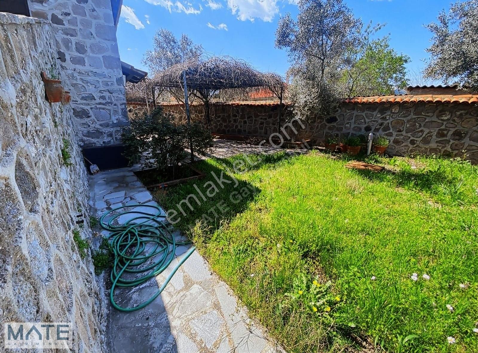 Urla Barbaros Köyünde 398 M2 Arsa İçinde Satılık Taş Villa - Görsel 4