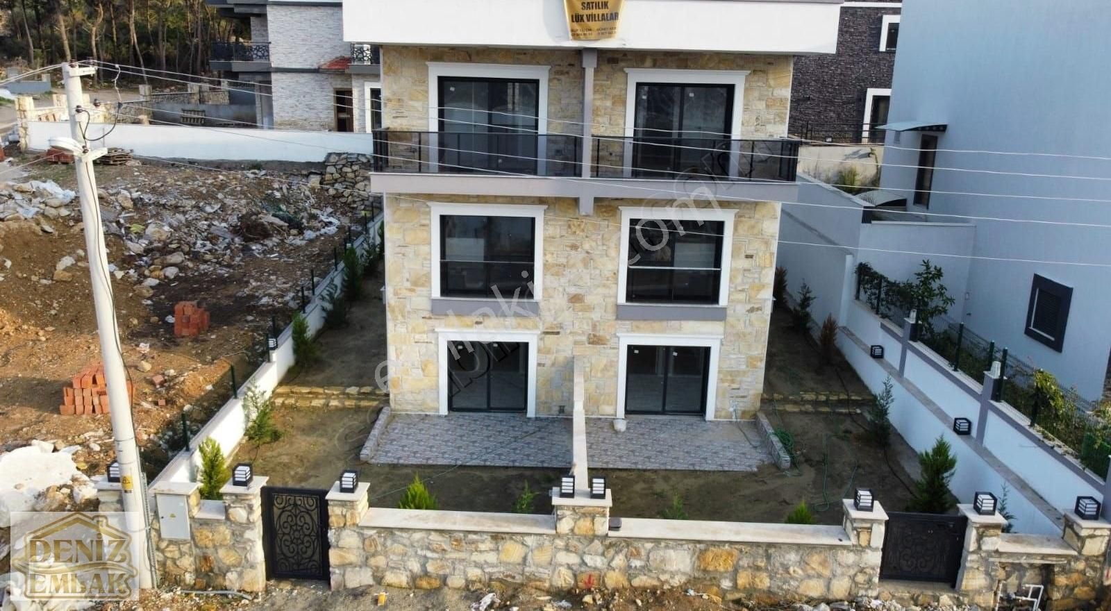 Foça Mustafa Kemal Atatürk Satılık Villa Yeni Foça Merkezde Satılık 4+1 Triplex