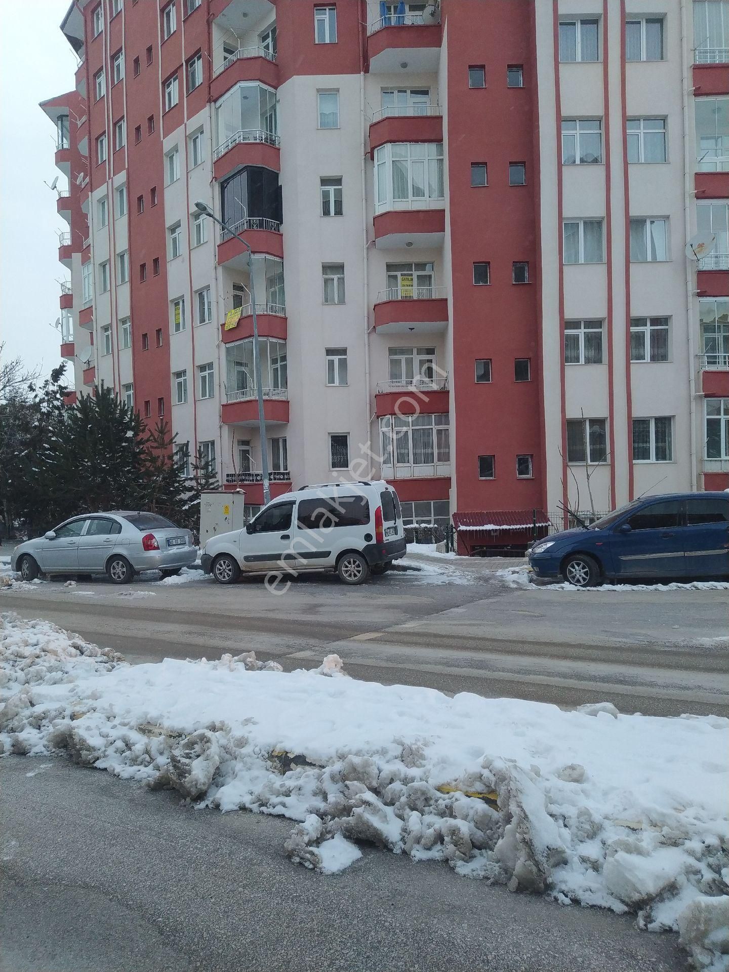 Yozgat Merkez Şeyh Osman Satılık Daire Gözel Emlaktan Şehir İçinde 3+1 Ara Katta Satılık Daire