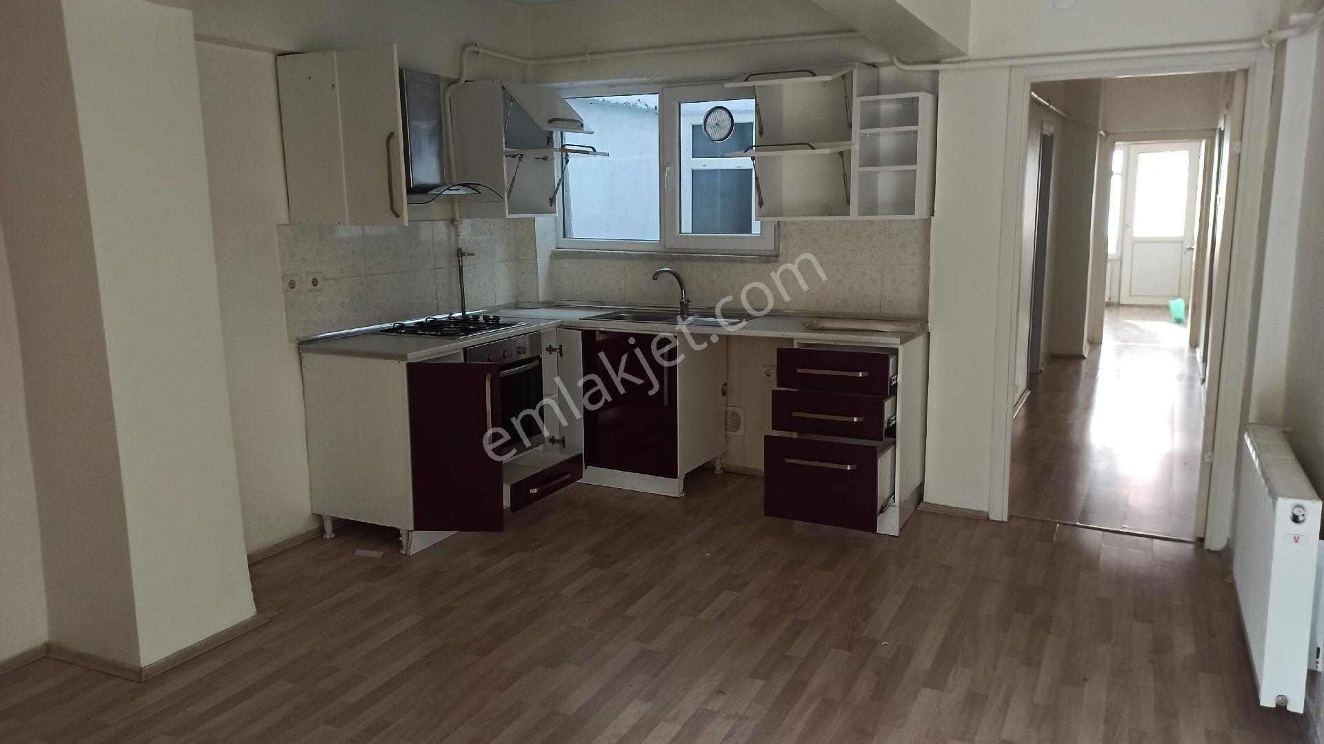 İzmit Merkezde İçi Yenilenmiş 3 +1 Den 2+1 Çevrilmiş Daire - Görsel 14