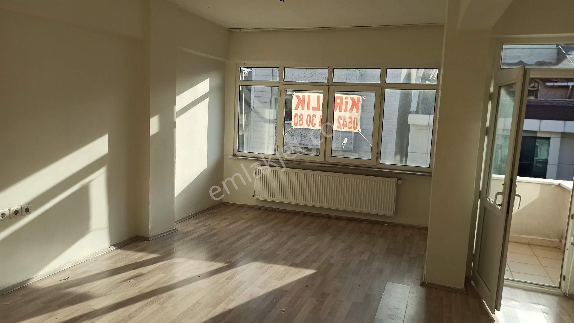 İzmit Karabaş Kiralık Daire İzmit Merkezde İçi Yenilenmiş 3 +1 Den 2+1 Çevrilmiş Daire